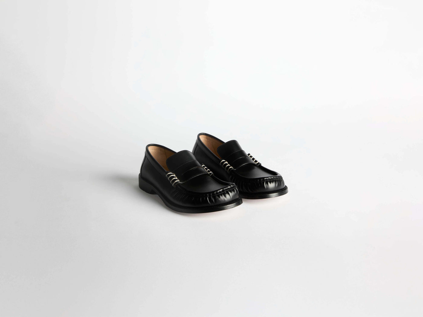 loafer moccasin m black Product Angle 1