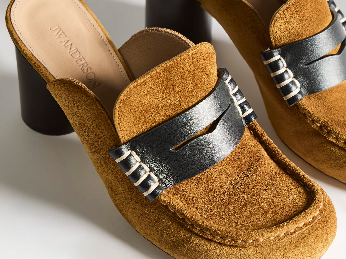 WOMENS LOAFER MULE SANDAL IN CARAMEL & BLACK