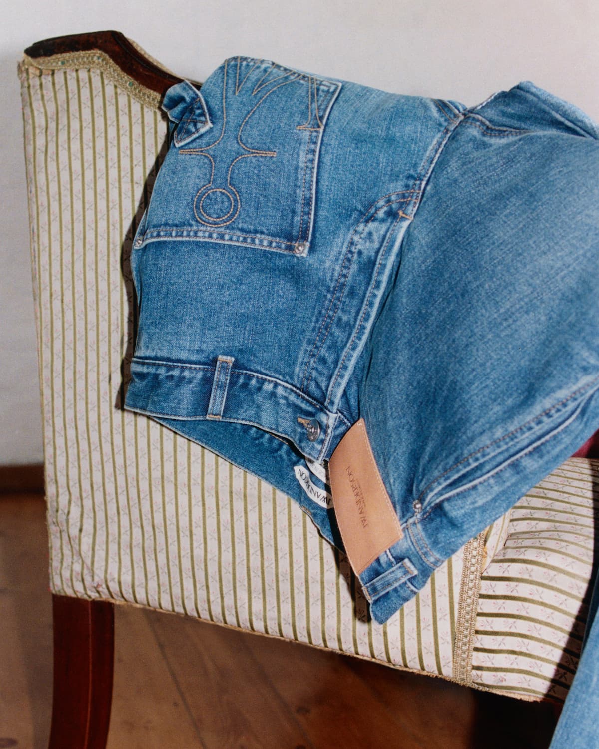 MENS TWISTED WORKWEAR DENIM JEANS IN MID BLUE