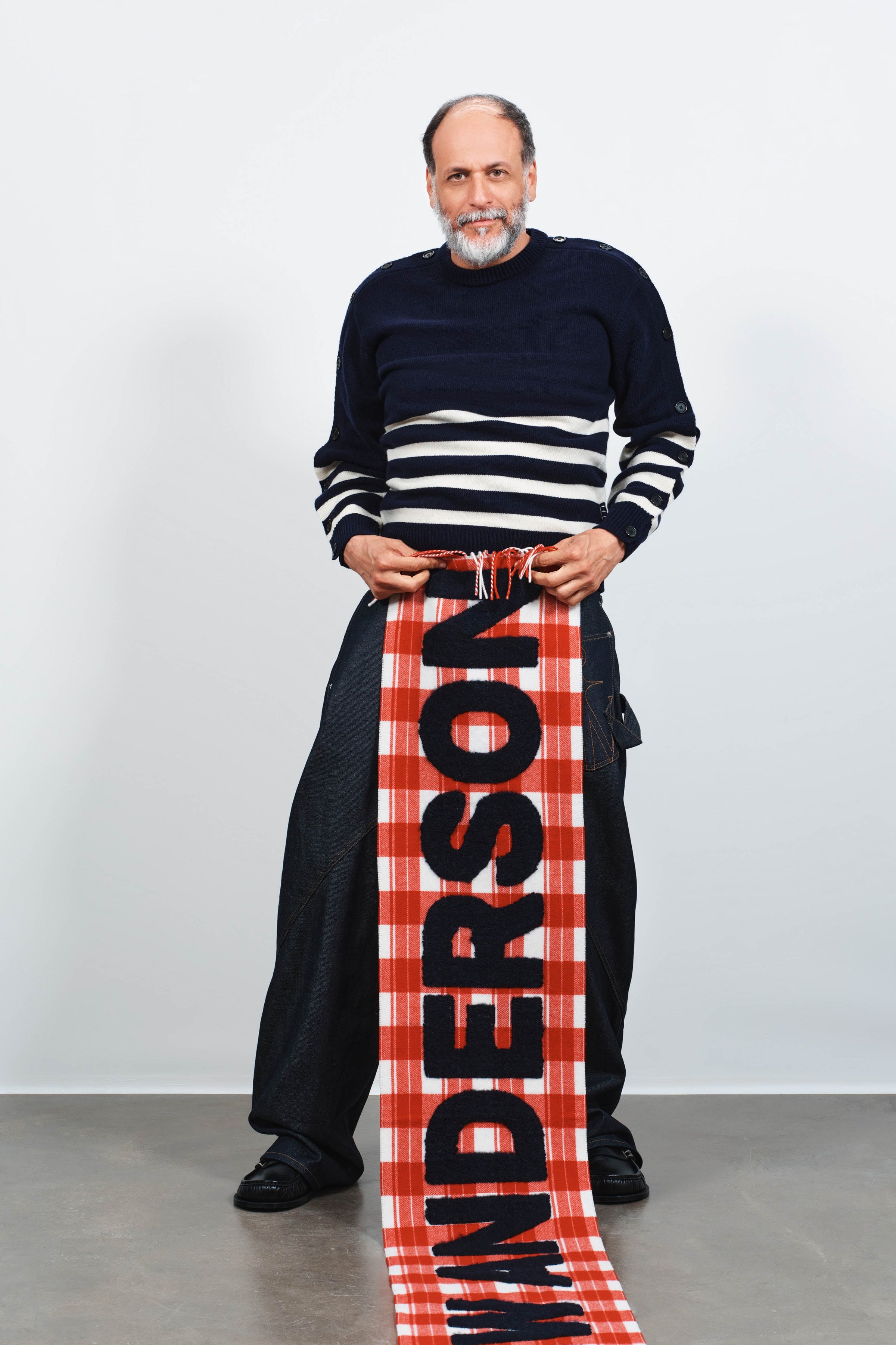logo scarf red white Creative 7
