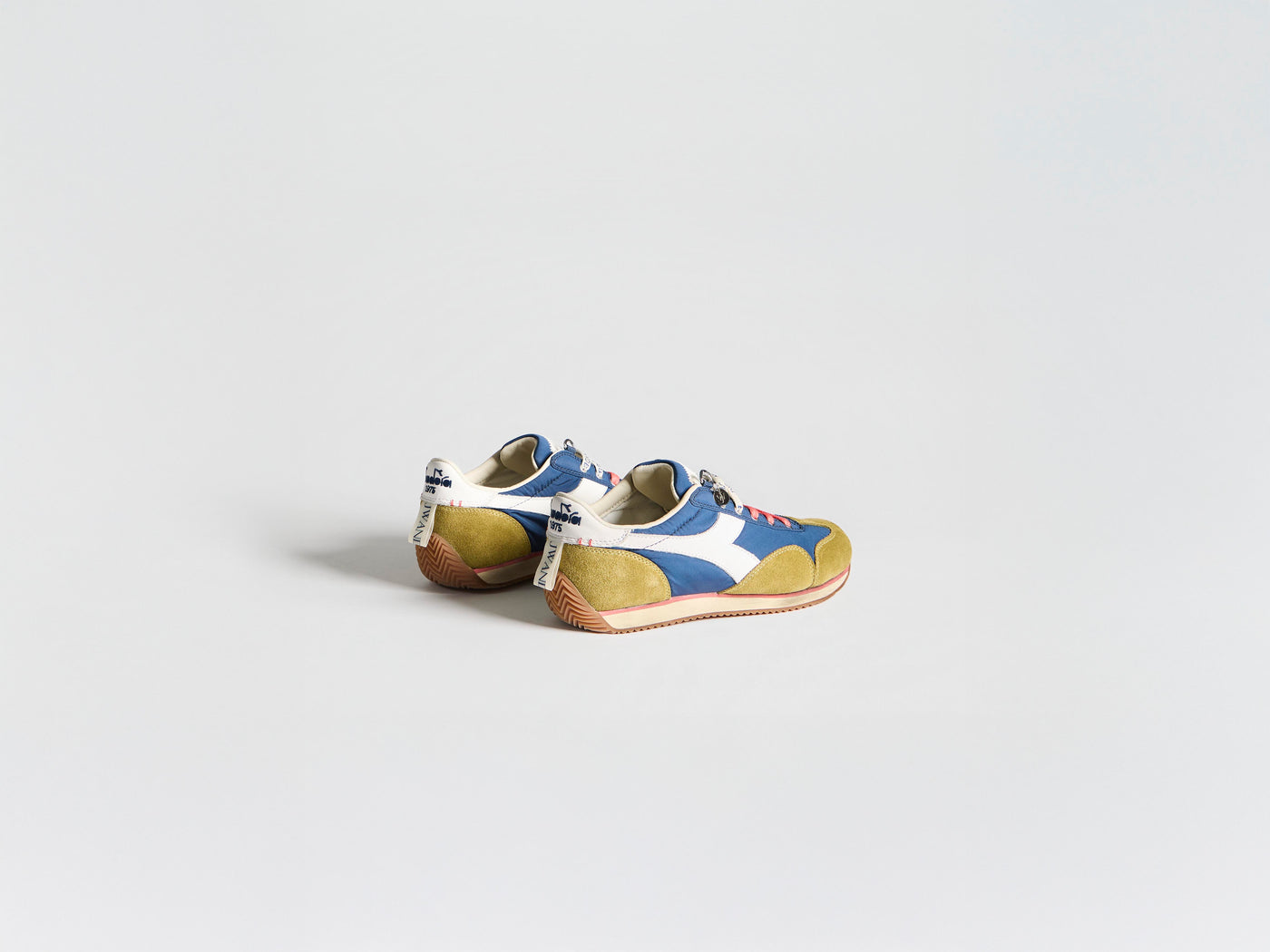 MENS JW ANDERSON X DIADORA EQUIPE TRAINERS IN NAVY-PEONY