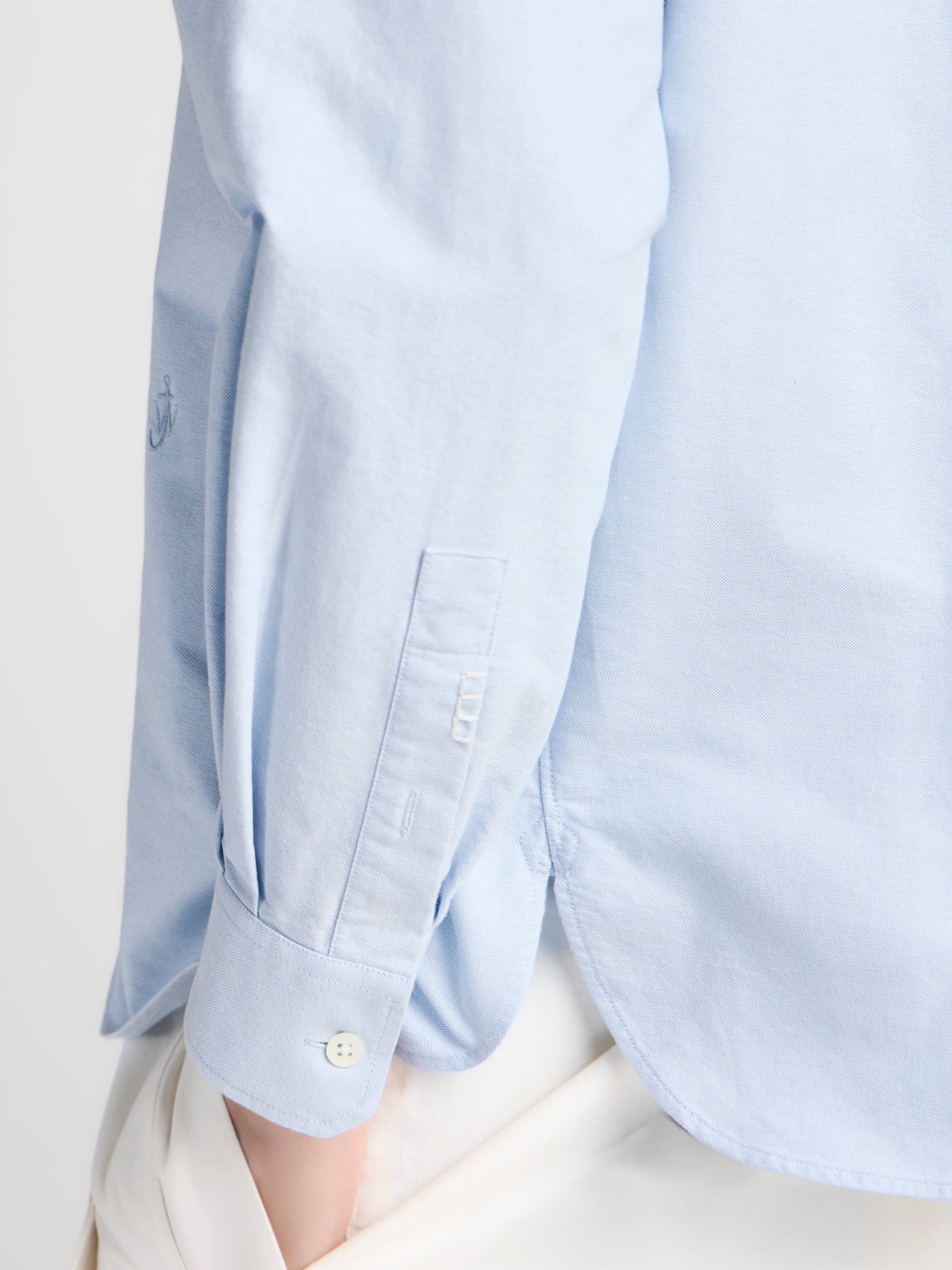 MENS CLASSIC SHIRT IN PALE BLUE