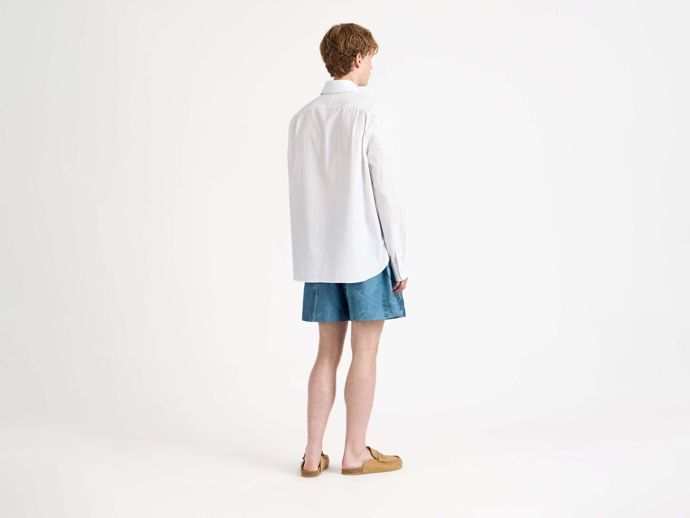 CLASSIC DRESS SHIRT IN WHITE & BLUE