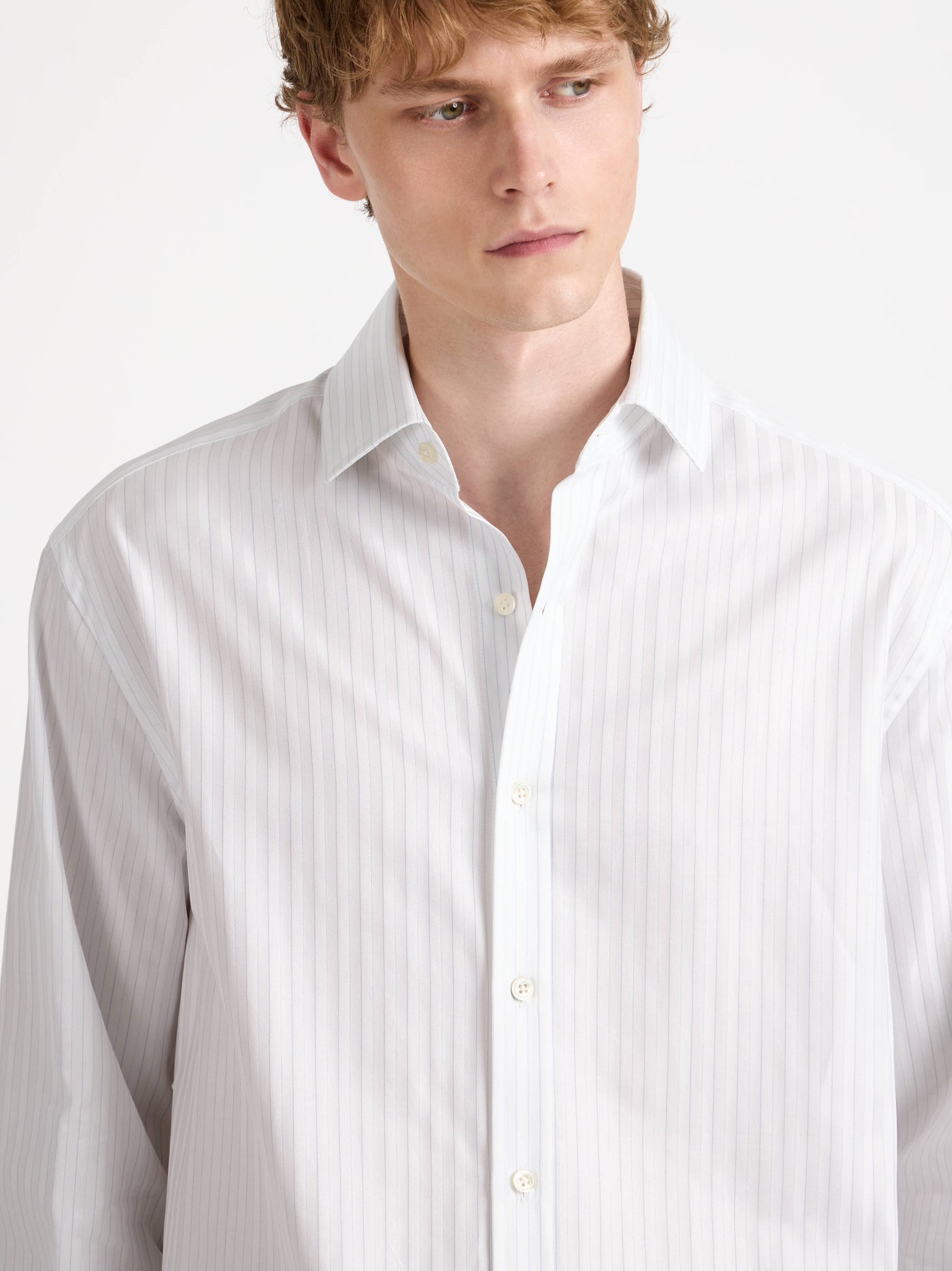 CLASSIC DRESS SHIRT IN WHITE & BLUE