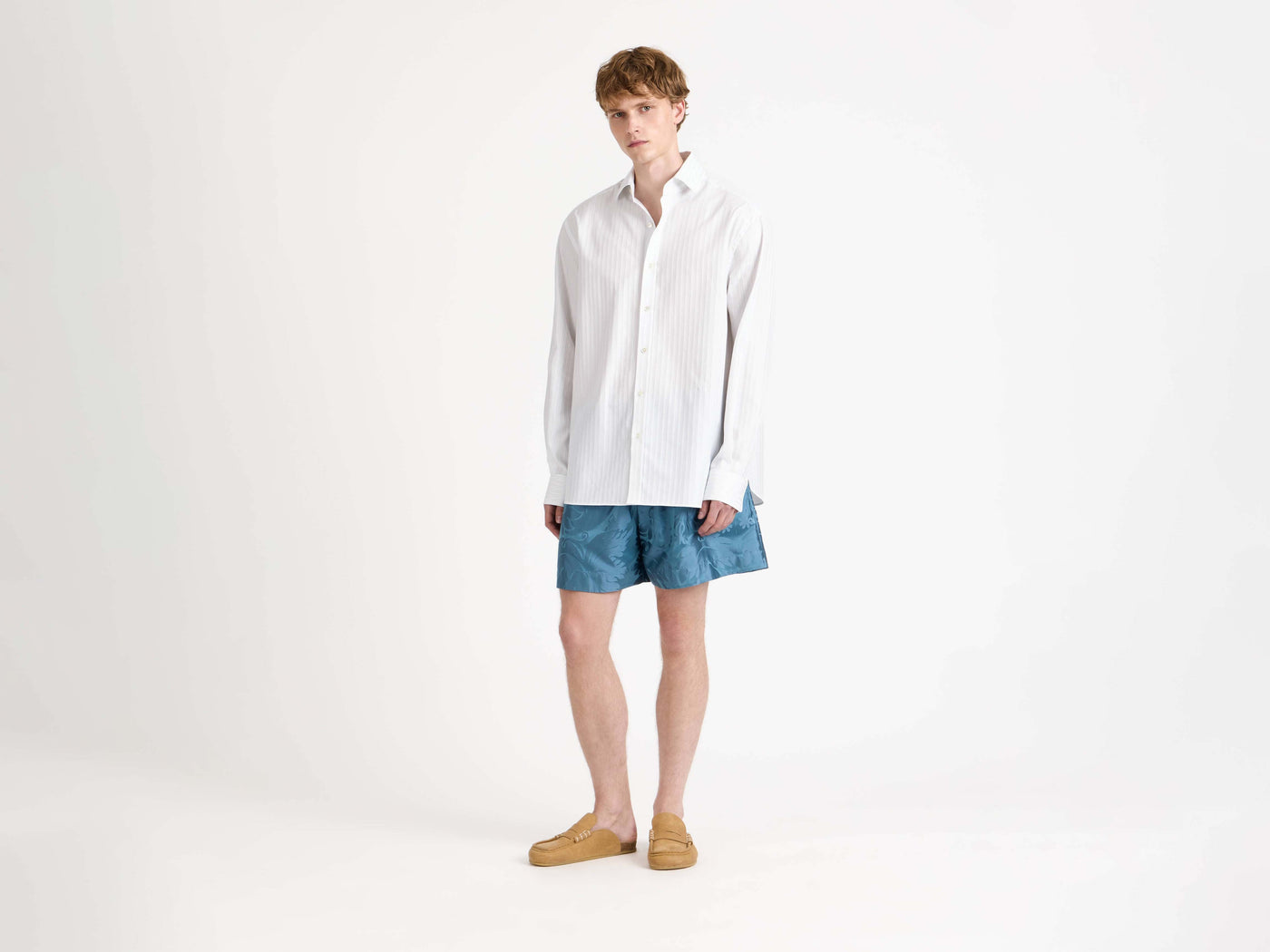 CLASSIC DRESS SHIRT IN WHITE & BLUE