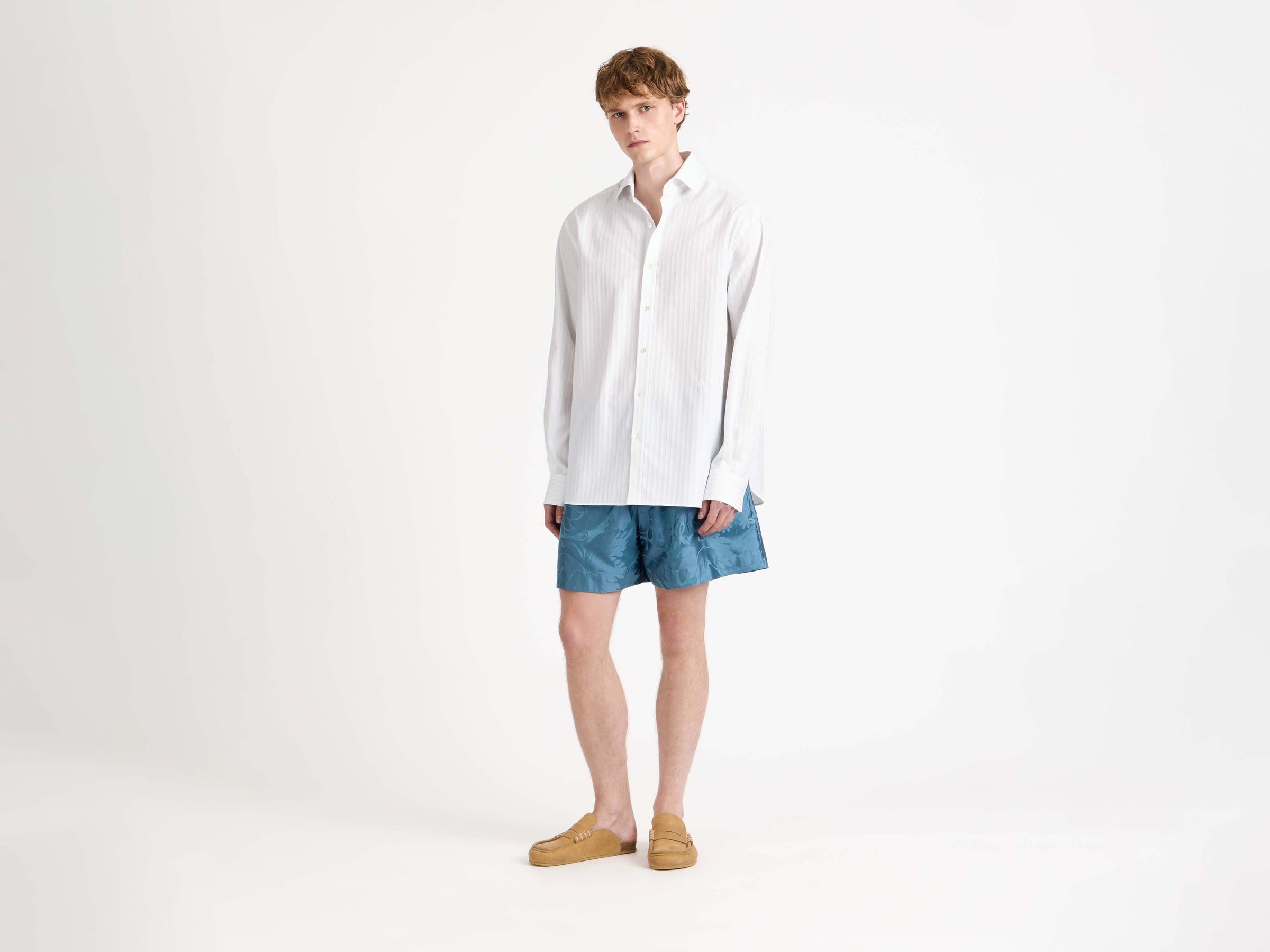 CLASSIC DRESS SHIRT IN WHITE & BLUE