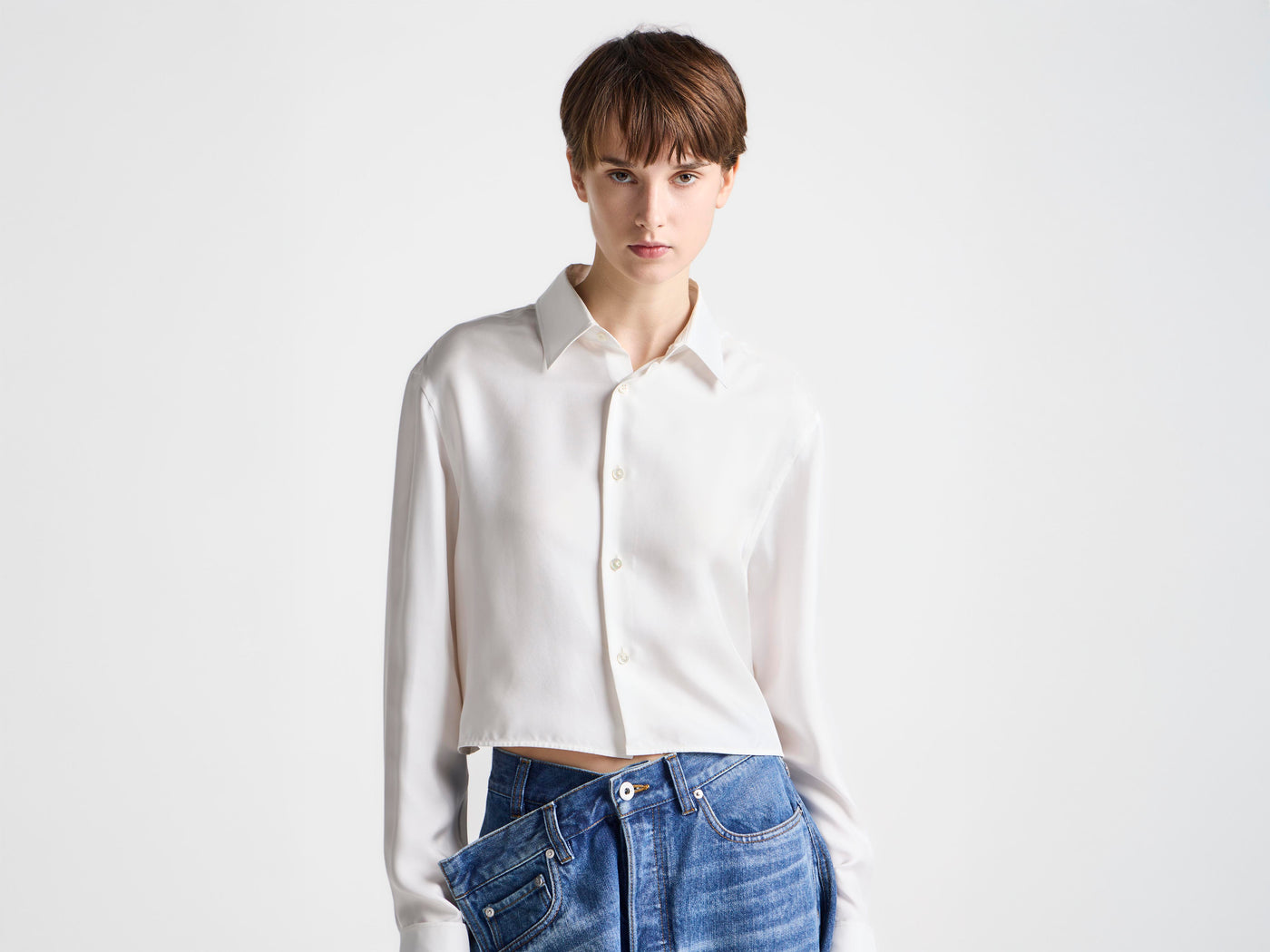 WOMENS CROPPED SILK TWILL SHIRT IN OFF-WHITE