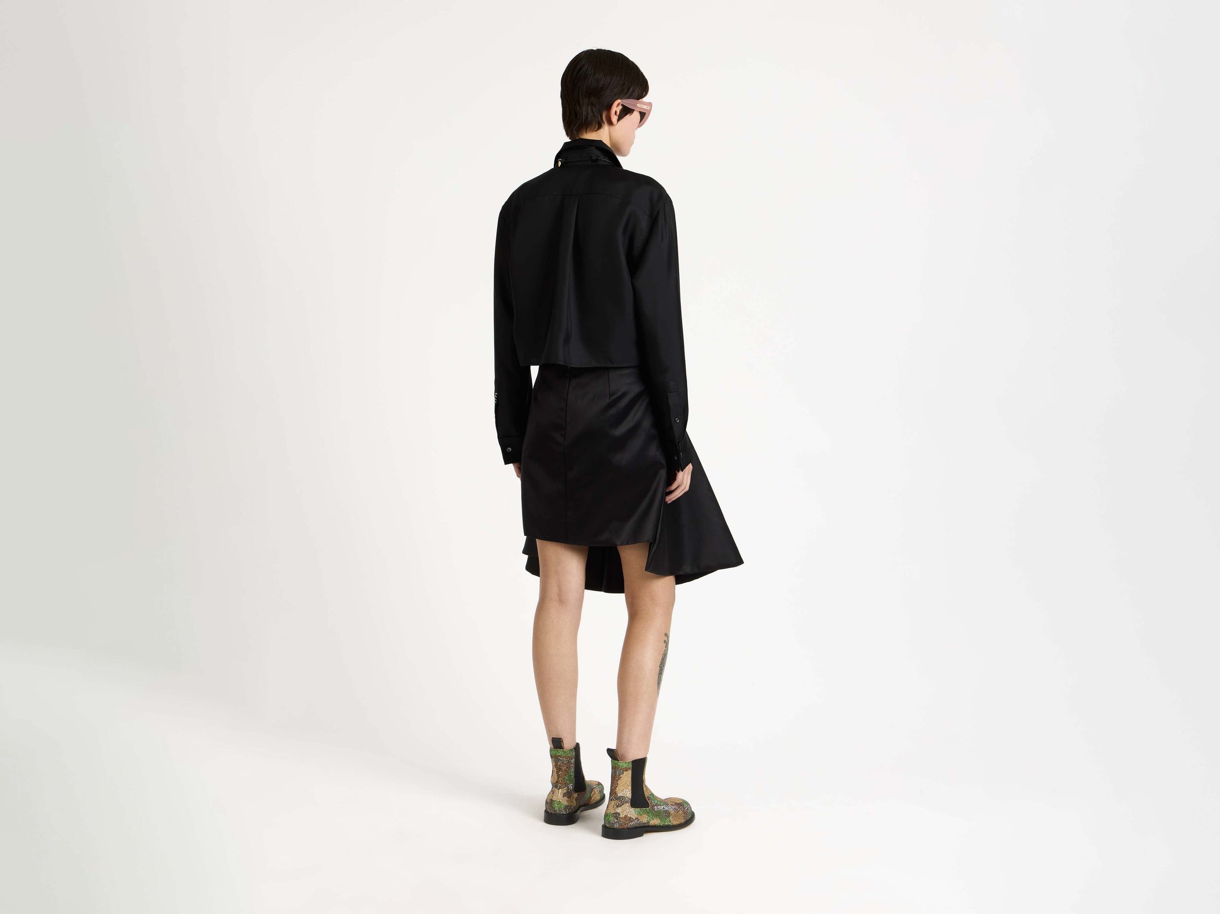 WOMENS CROPPED SILK TWILL SHIRT IN BLACK