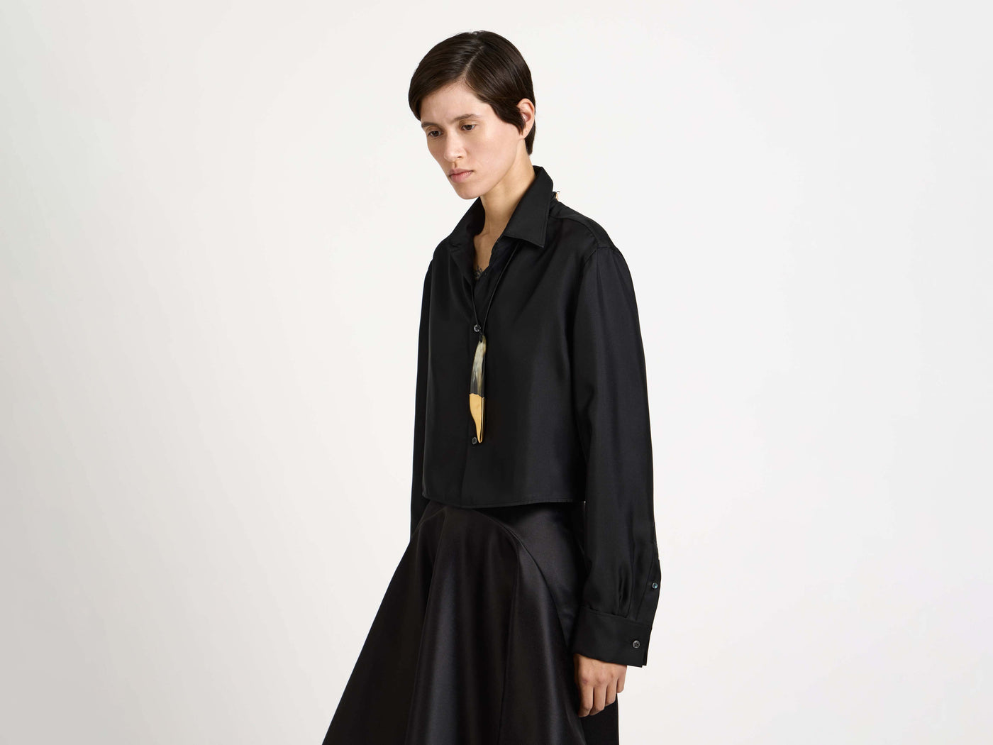 WOMENS CROPPED SILK TWILL SHIRT IN BLACK