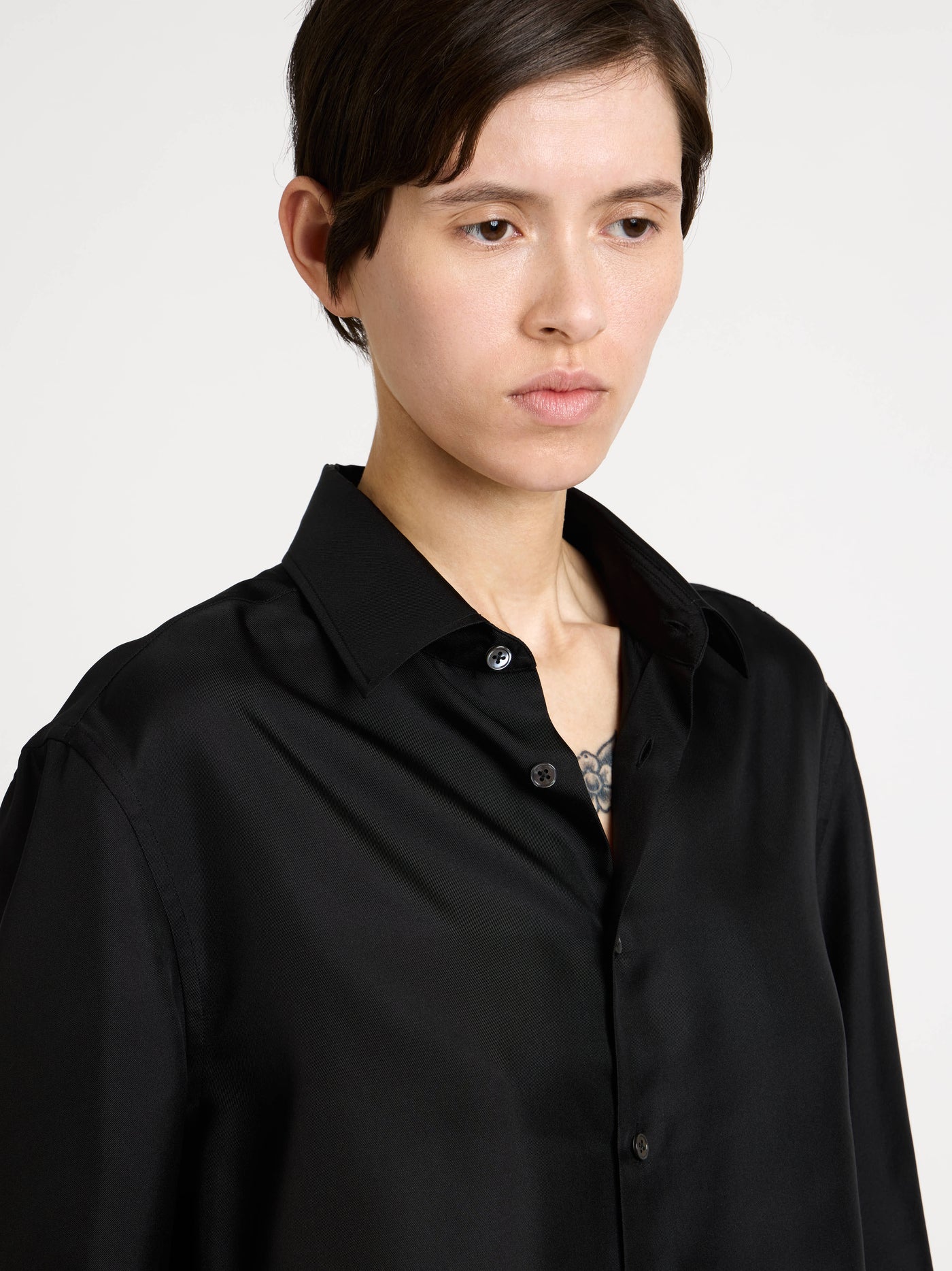 cropped shirt black Model Detail 5