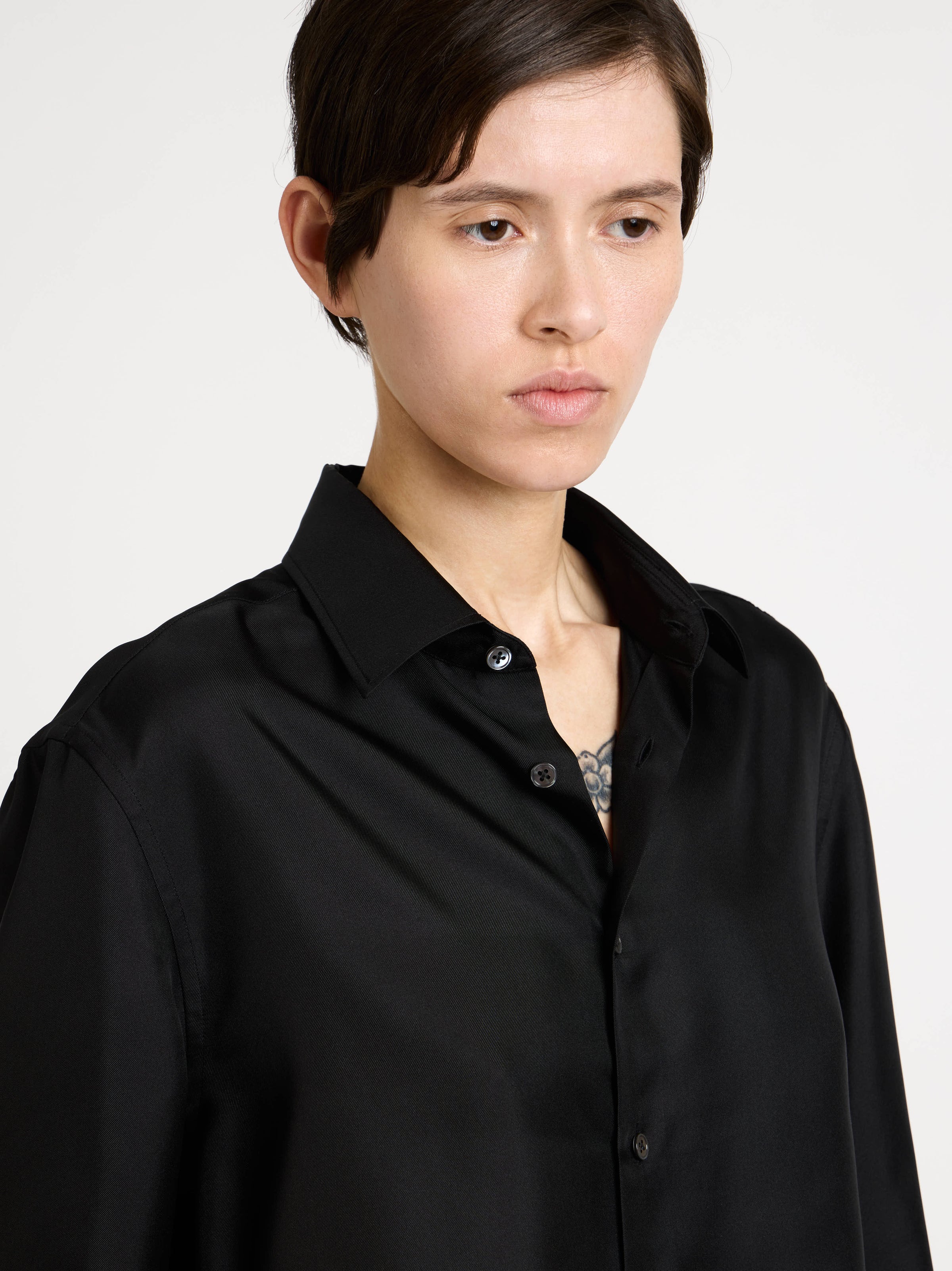 cropped shirt black Model Detail 5