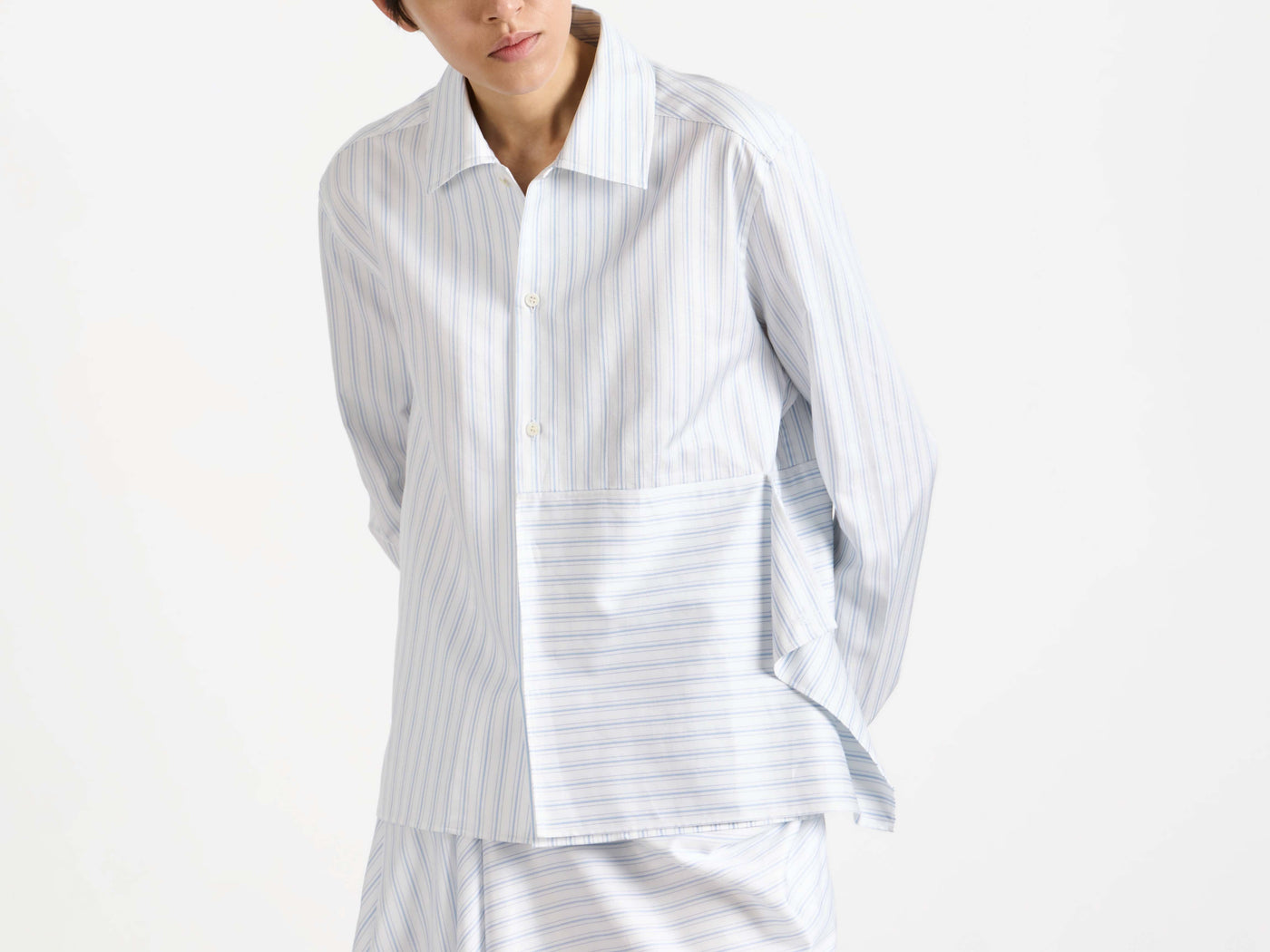 ASYMMETRIC DRAPED SHIRT IN WHITE & BLUE