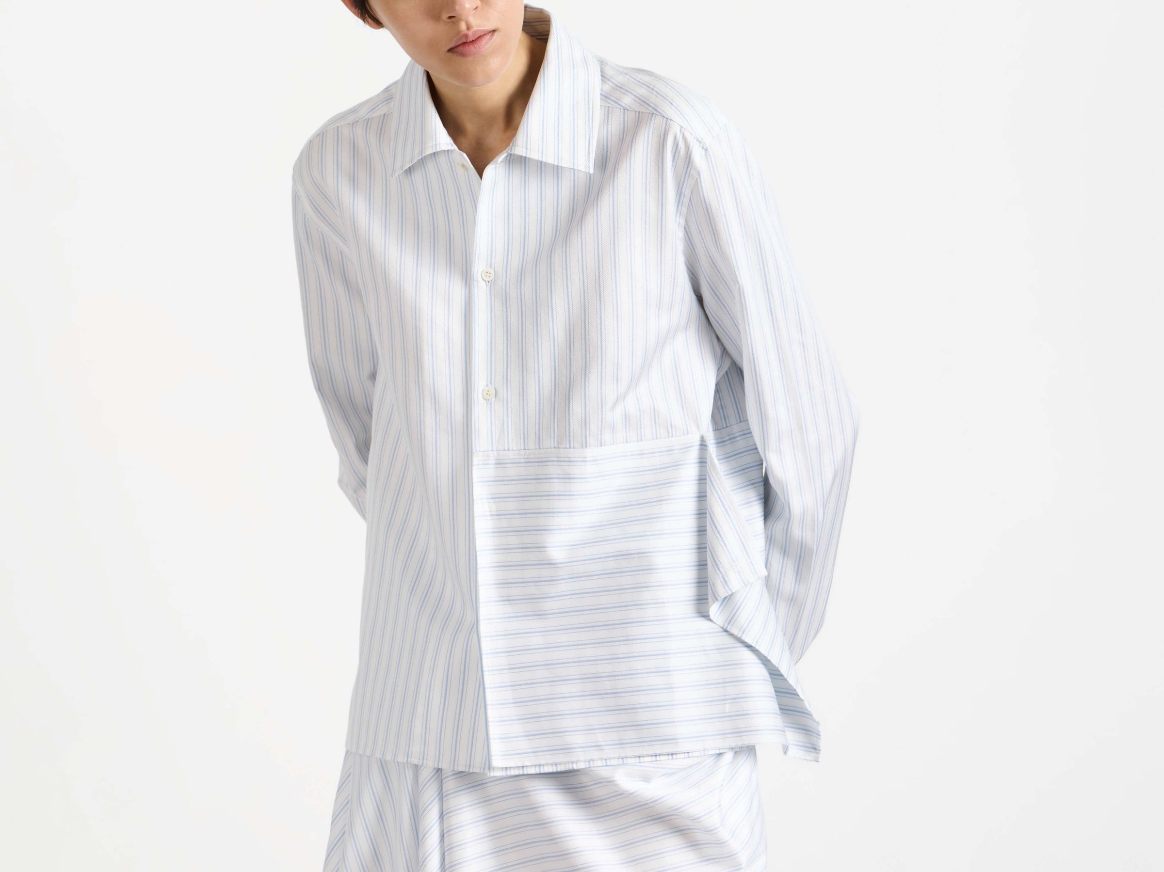 ASYMMETRIC DRAPED SHIRT IN WHITE & BLUE