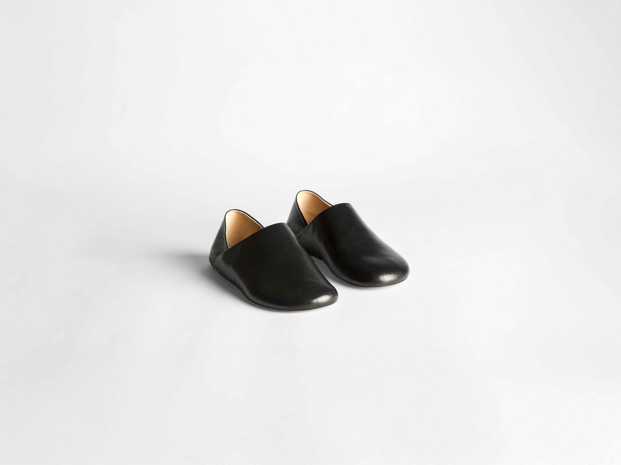 babouche w black Product Angle 1