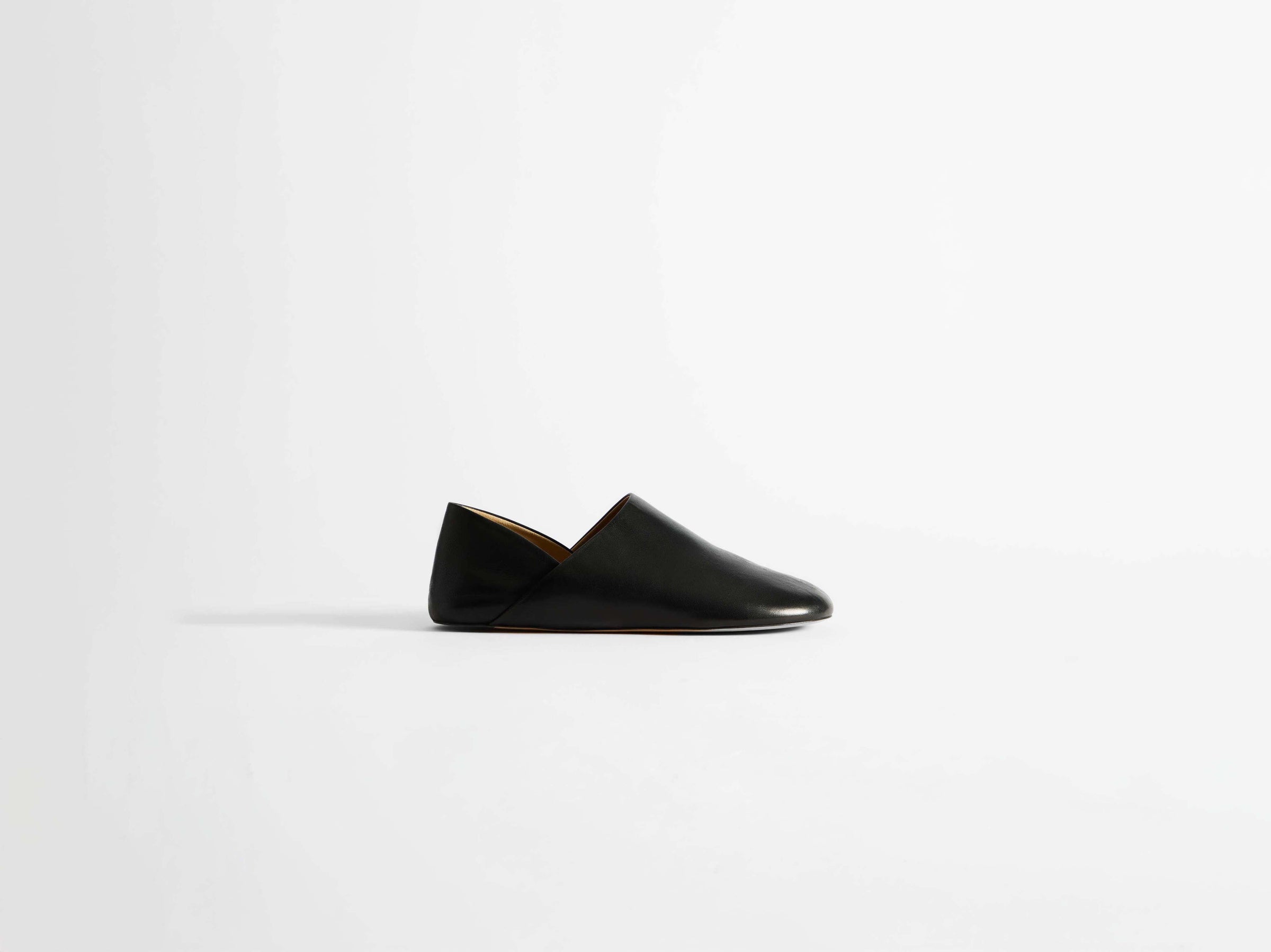 WOMENS SLIPPER MULES IN BLACK