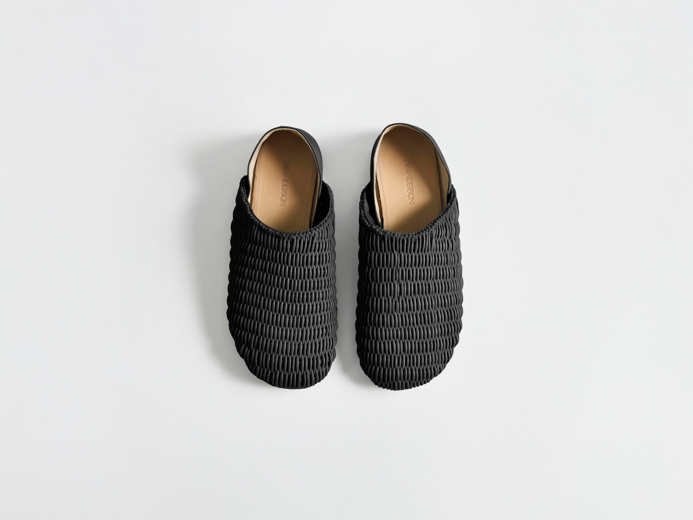 WOMENS SLIPPER MULES IN BLACK WOVEN LEATHER