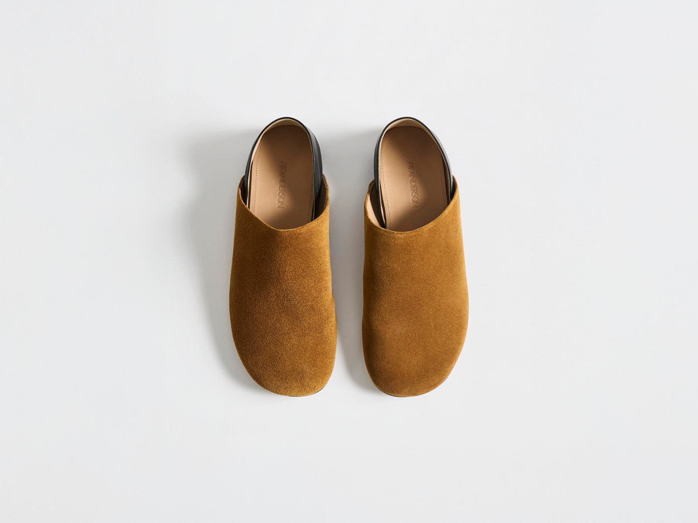 WOMENS SLIPPER MULE IN CARAMEL & BLACK