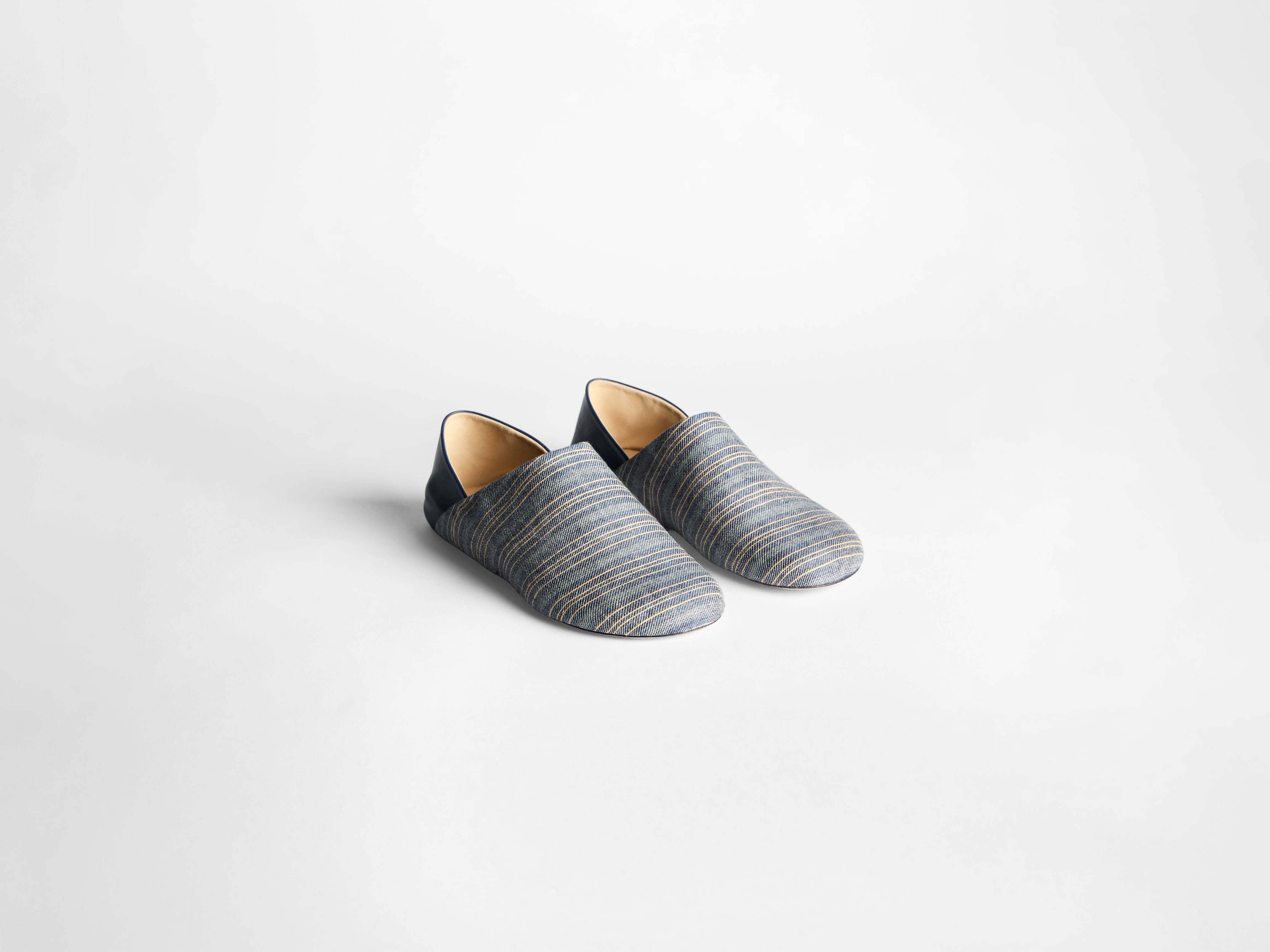 j.w.anderson Mens slipper mules in navy & off white