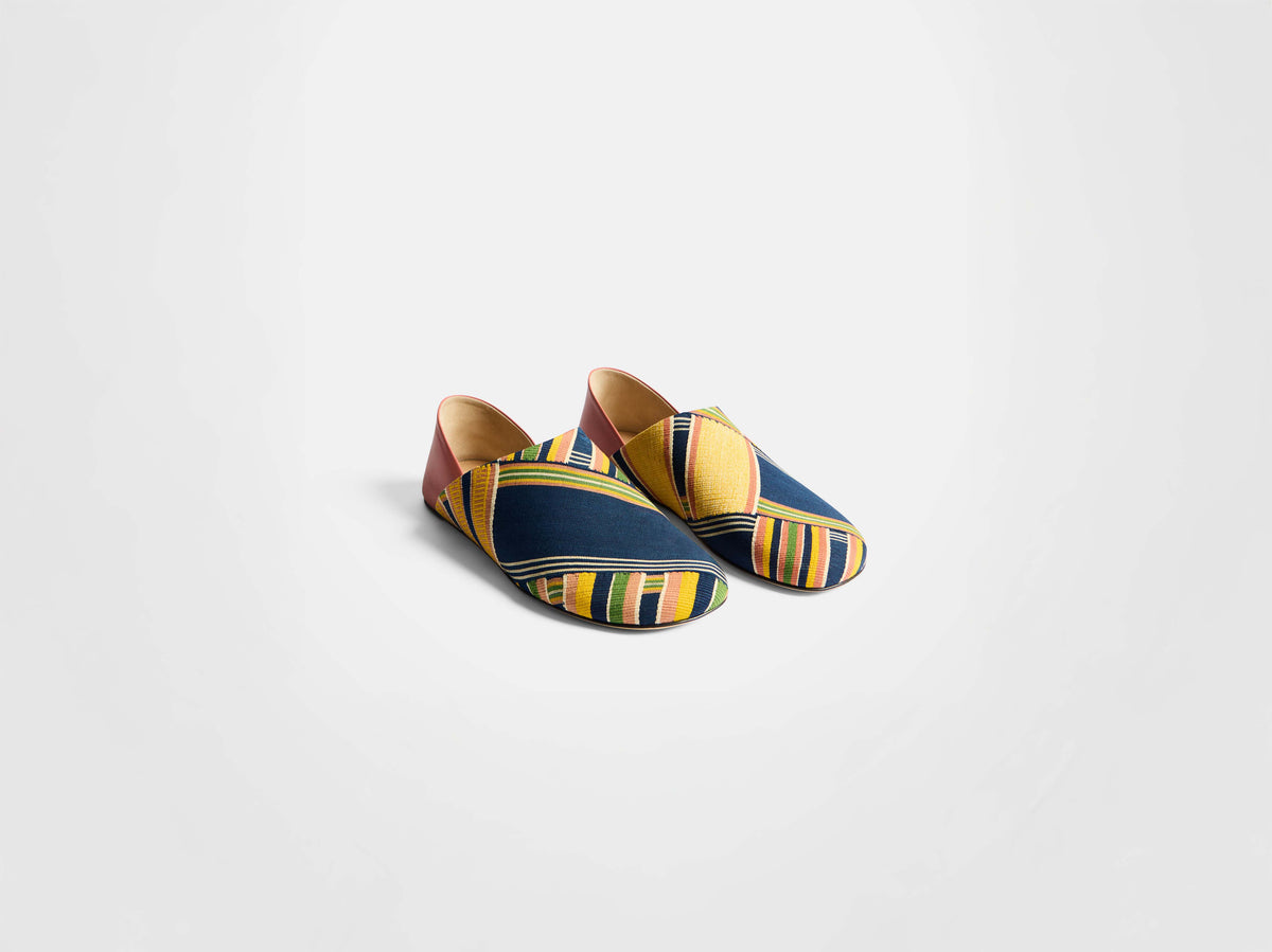 JW Anderson
Denim slippers
$ 225 men size 9 women 12 unisex Jw Anderson slippers & loafers for Women | SSENSE main image 4