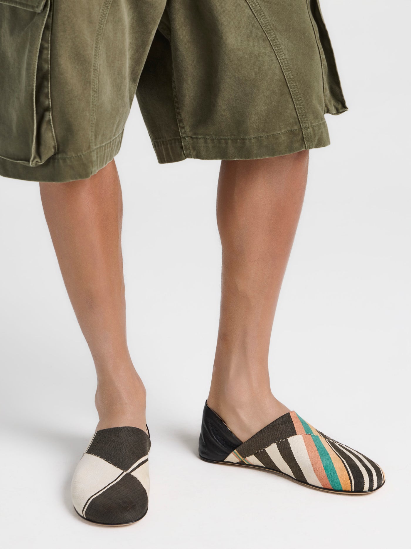 MENS LEATHER SLIPPER MULES IN BLACK & MULTI