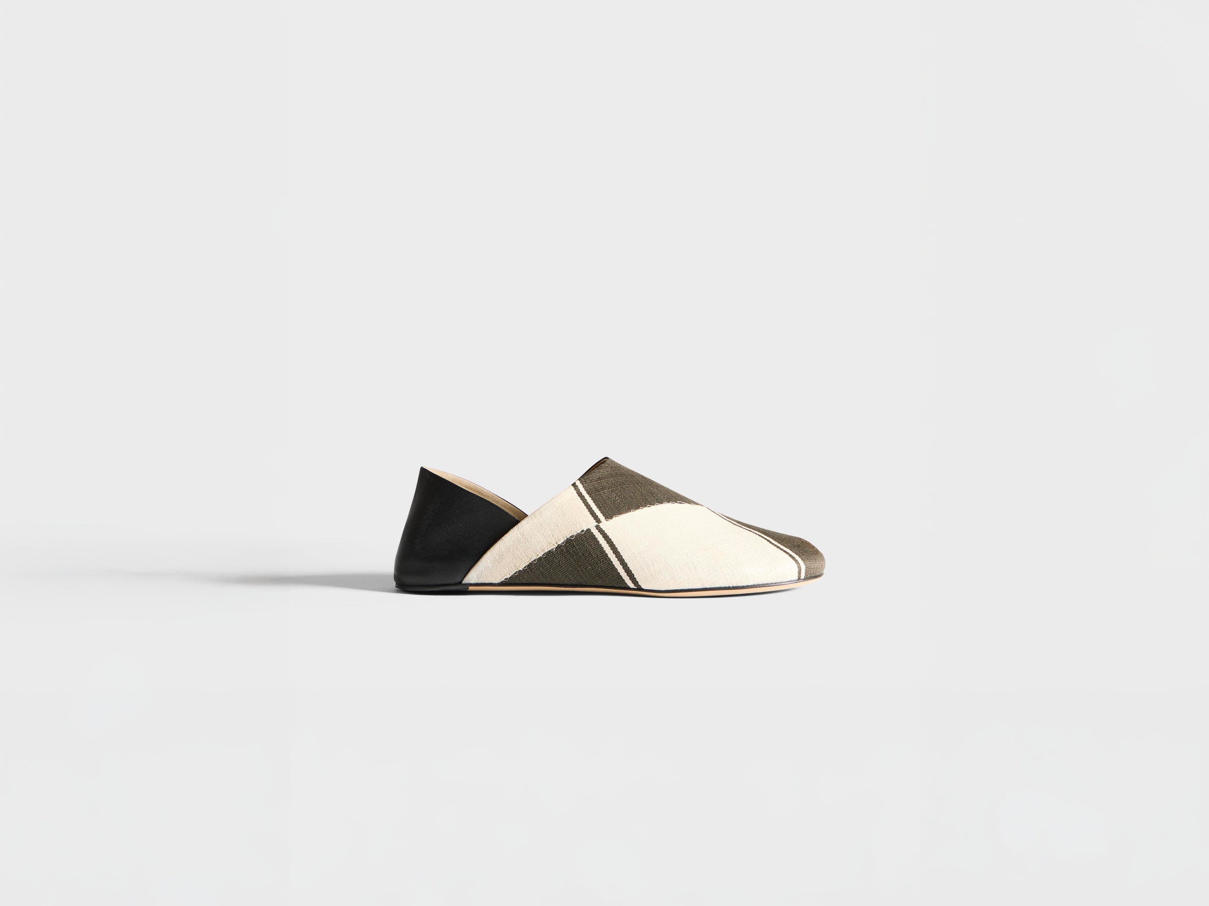 MENS LEATHER SLIPPER MULES IN BLACK & MULTI