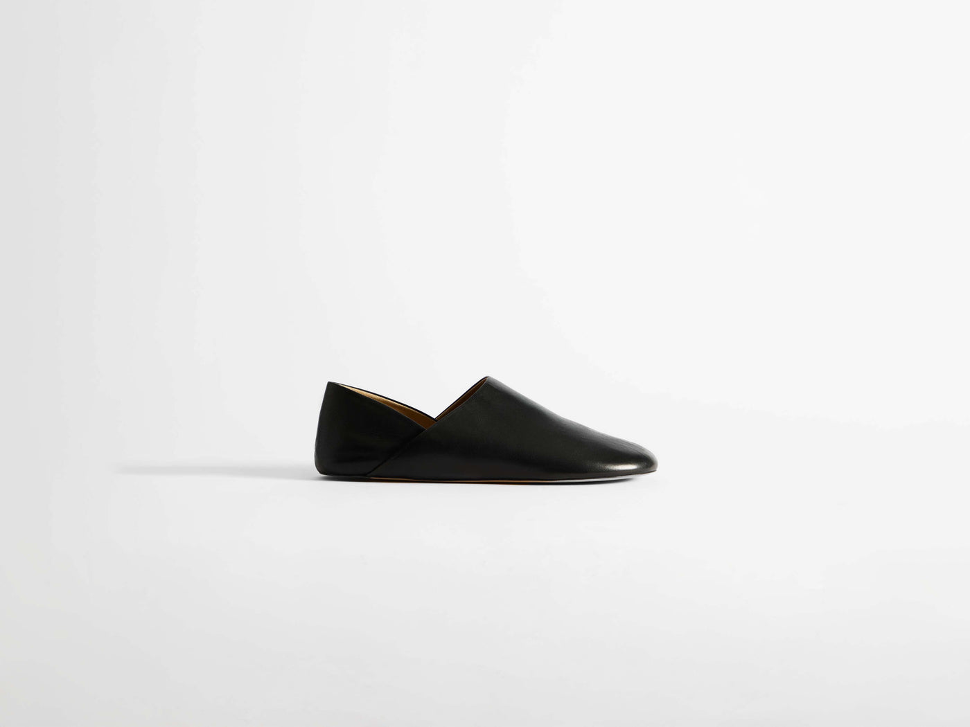 MENS SLIPPER MULES IN BLACK