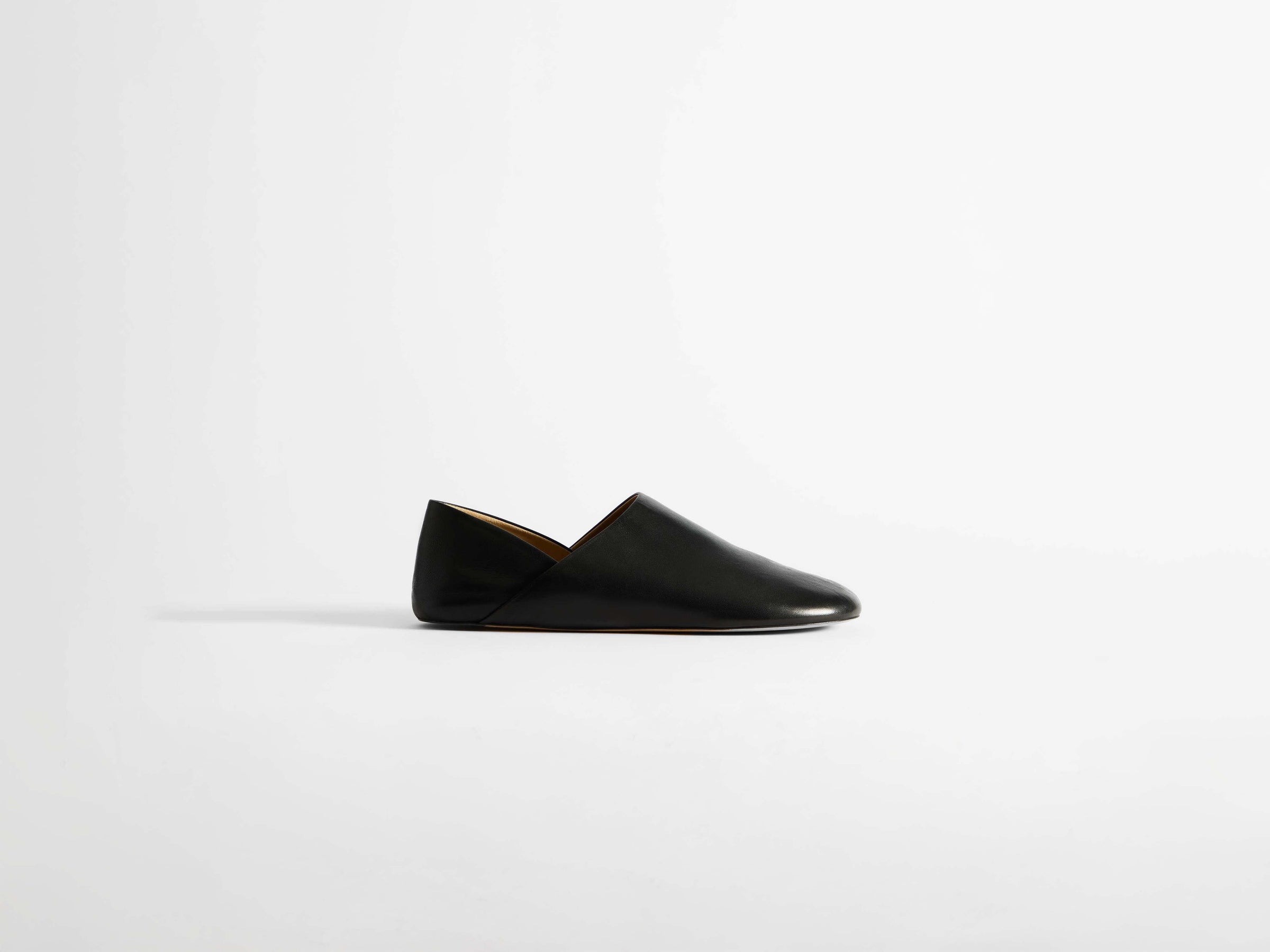 MENS SLIPPER MULES IN BLACK