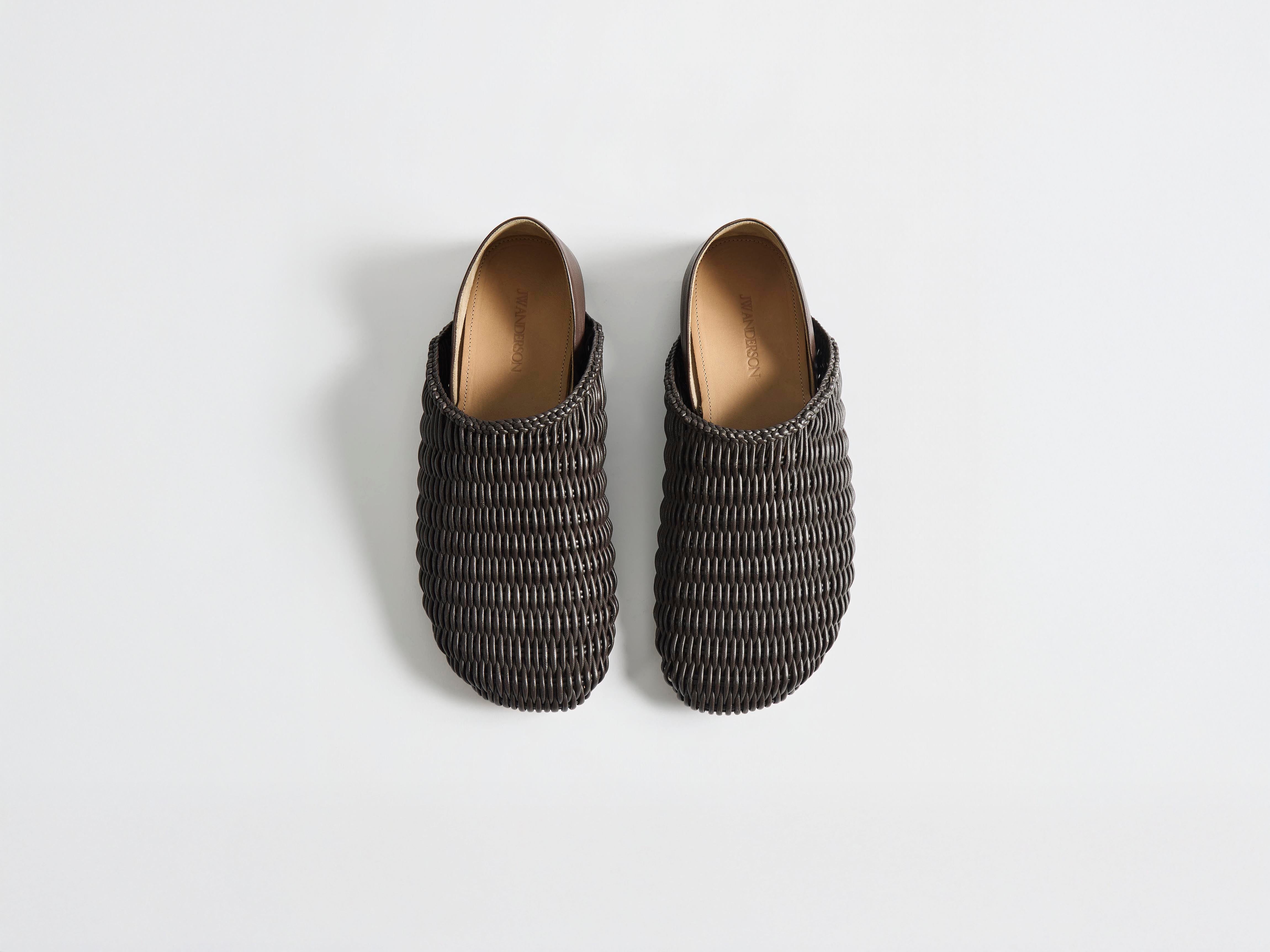 MENS SLIPPER MULES IN CHOCOLATE BROWN WOVEN LEATHER in CHOCOLATE