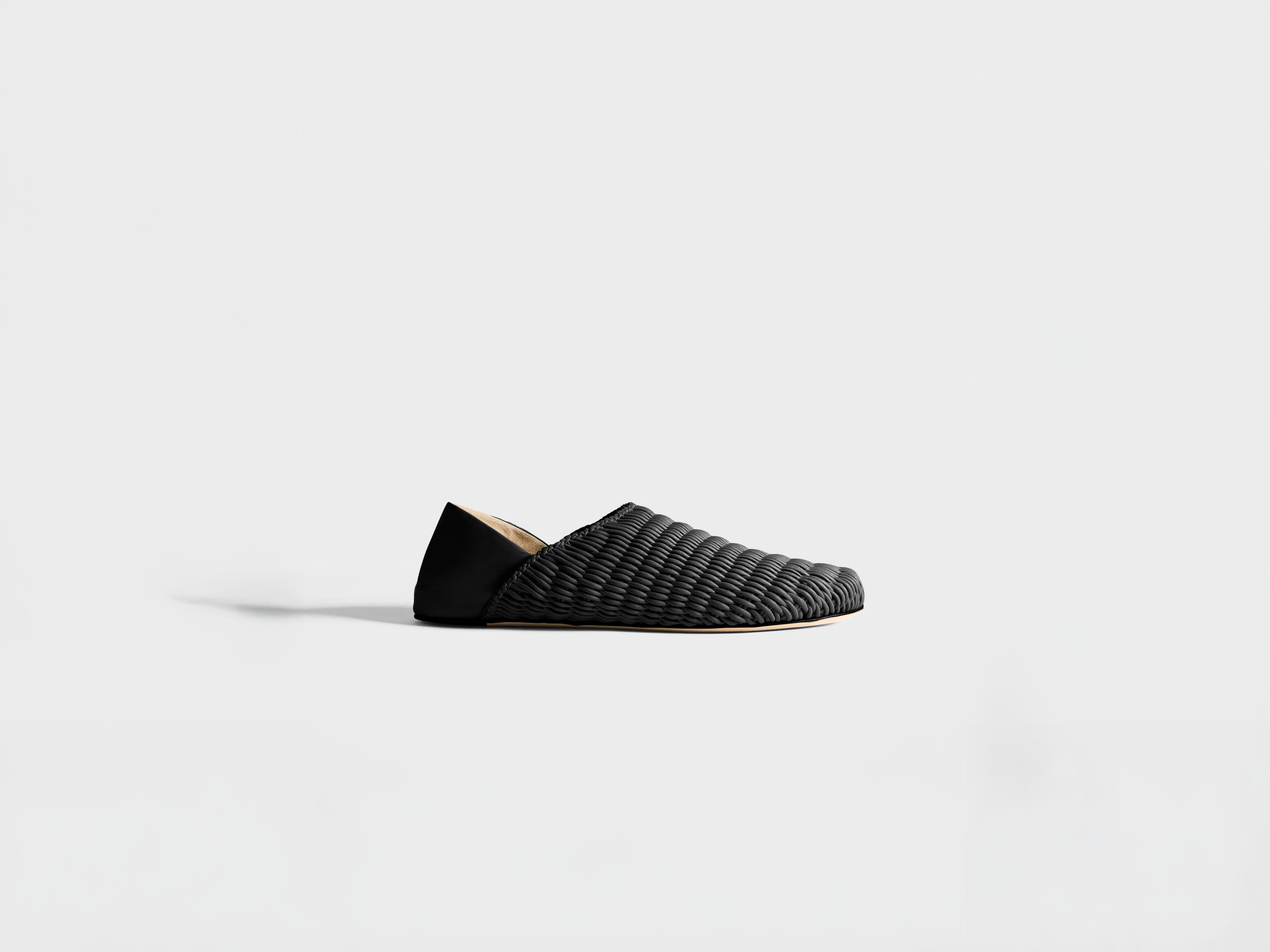 MENS SLIPPER MULES IN BLACK WOVEN LEATHER in BLACK
