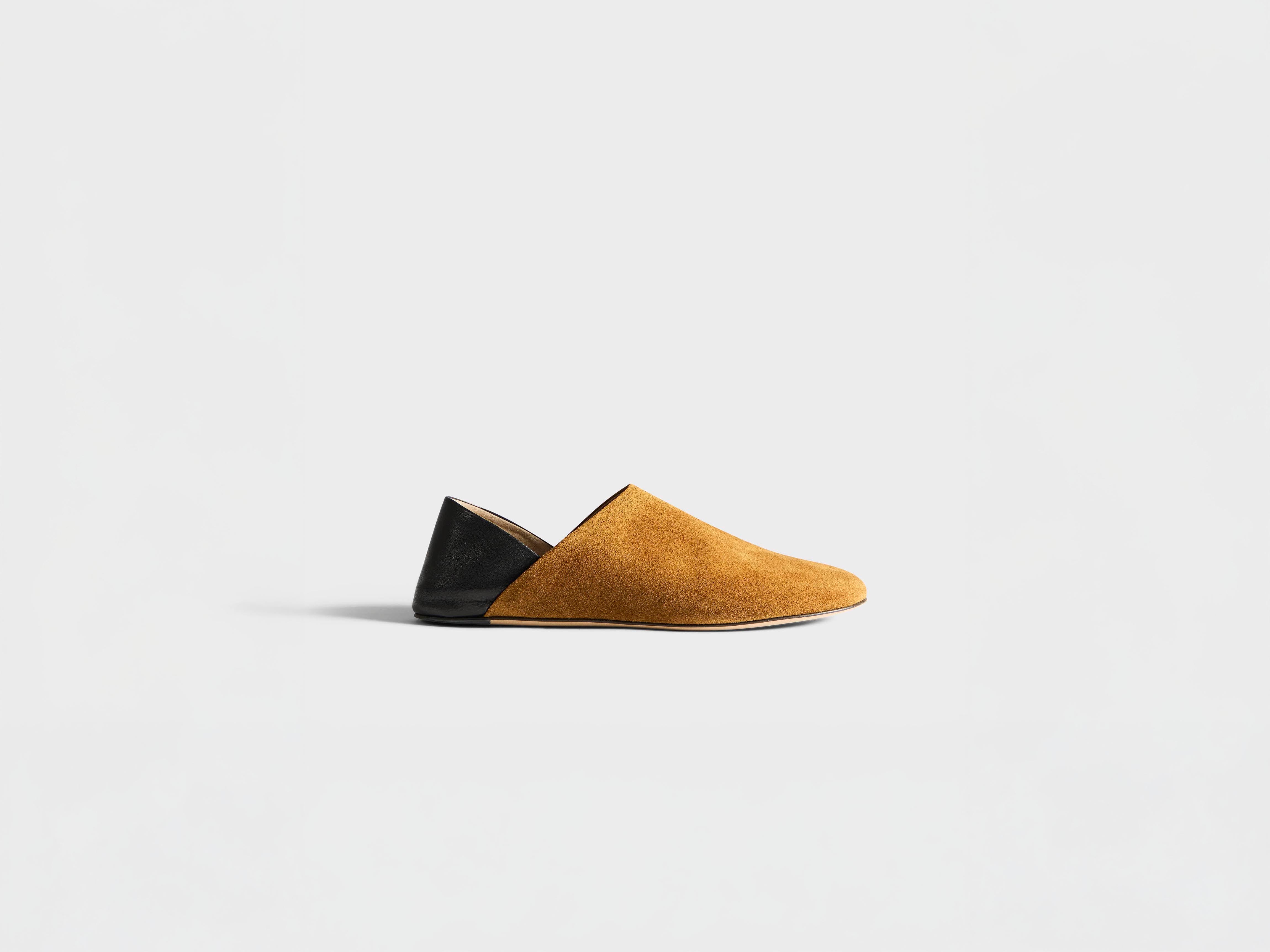 MENS SLIPPER MULE IN CARAMEL & BLACK in CARAMEL/BLACK