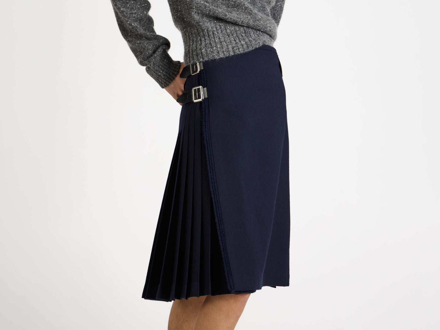 kilt navy 1 Model Front 2