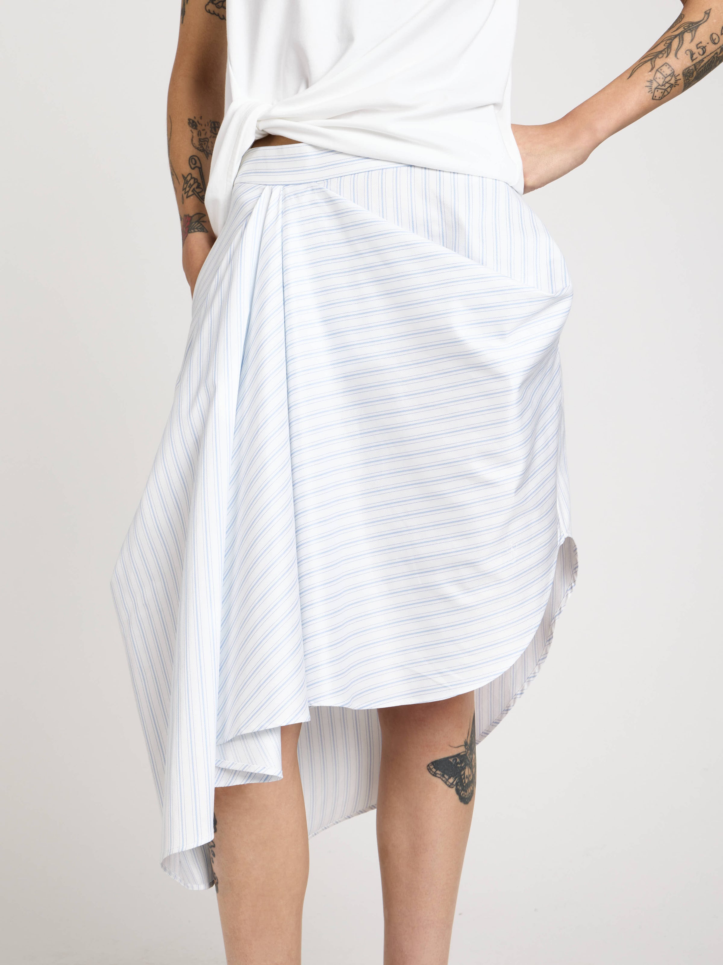 ASYMMETRIC DRAPED SKIRT IN WHITE & BLUE