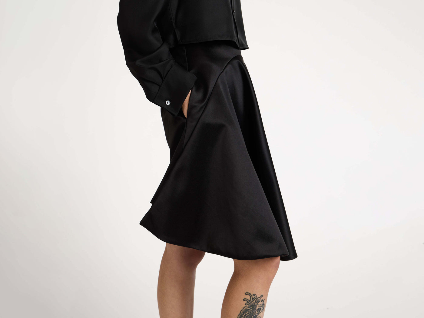 tipped hem skirt black Model Detail 4