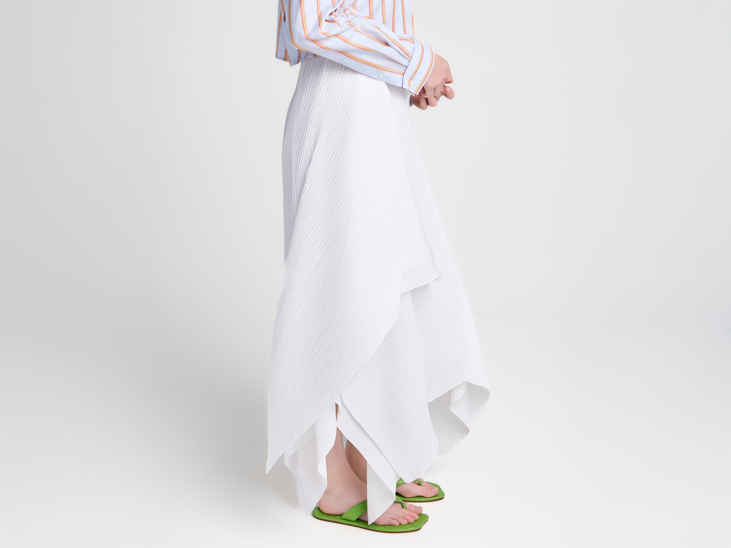 WOMENS PLEATED SKIRT IN WHITE