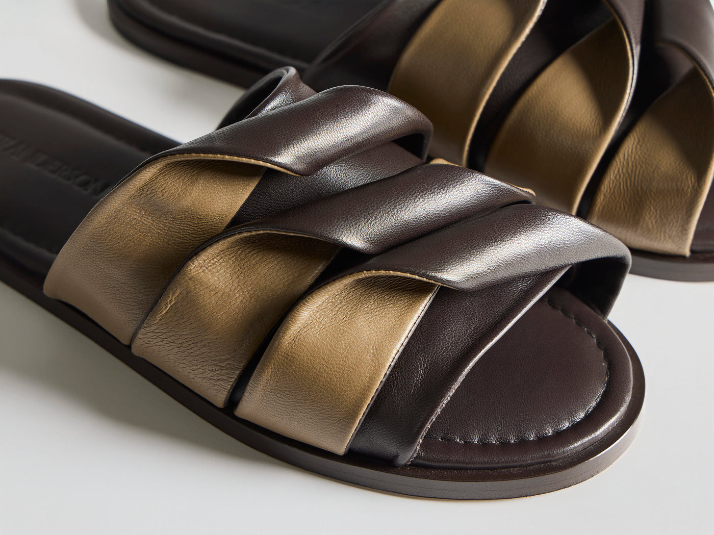 WOMENS CONTRASTING LEATHER COIL SLIDE IN BROWN & CHESTNUT