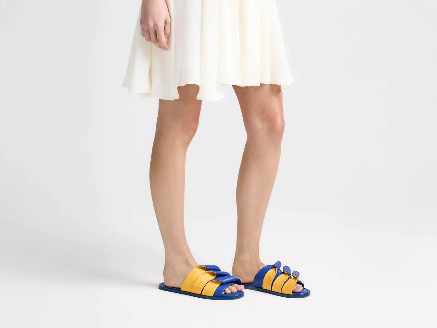 WOMENS CONTRASTING LEATHER COIL SLIDE IN BLUE & YELLOW