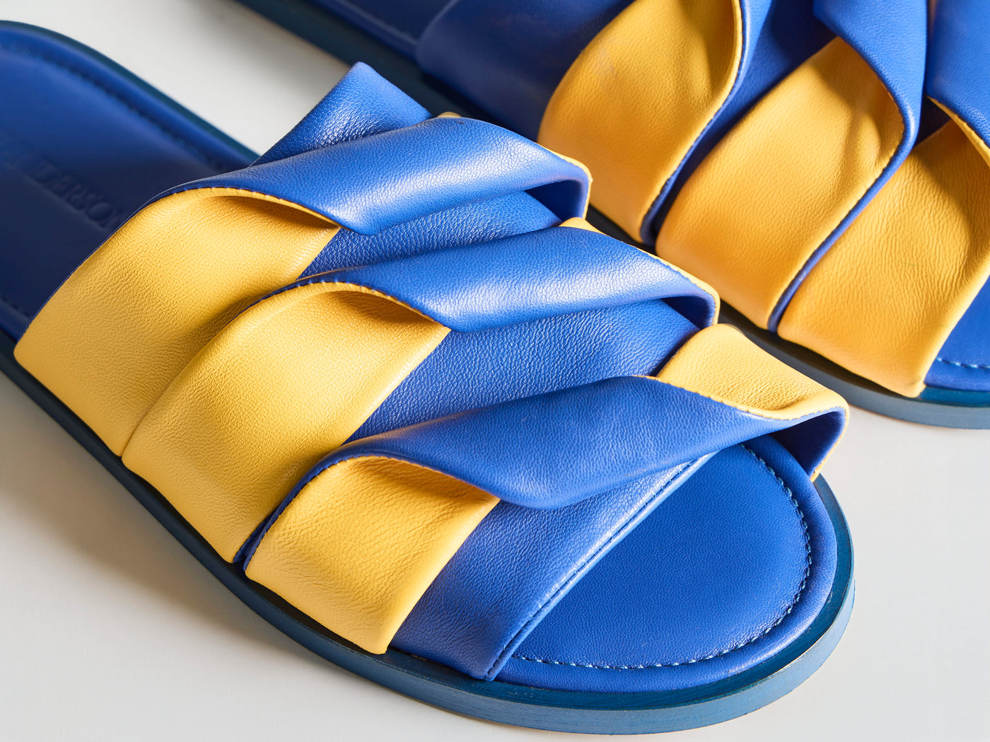 WOMENS CONTRASTING LEATHER COIL SLIDE IN BLUE & YELLOW