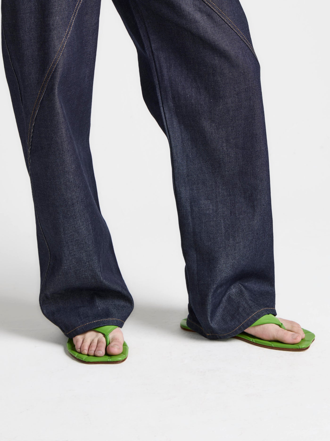 WOMENS LEATHER LEAF SLIDES IN LIME