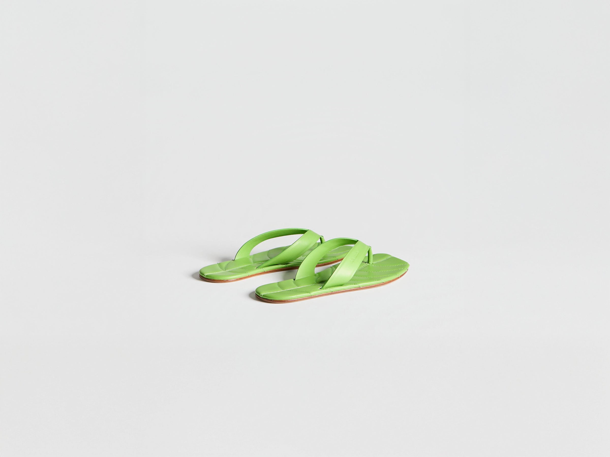 WOMENS LEATHER LEAF SLIDES IN LIME