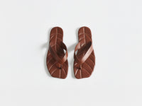 WOMENS LEATHER LEAF SLIDES IN BROWN