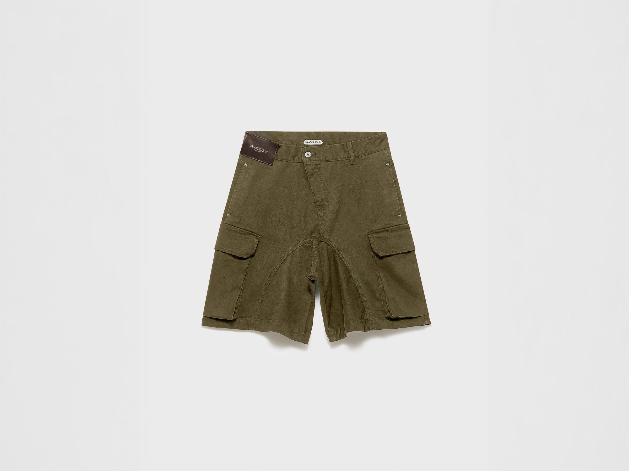MENS TWISTED PATCH POCKET SHORTS IN KHAKI