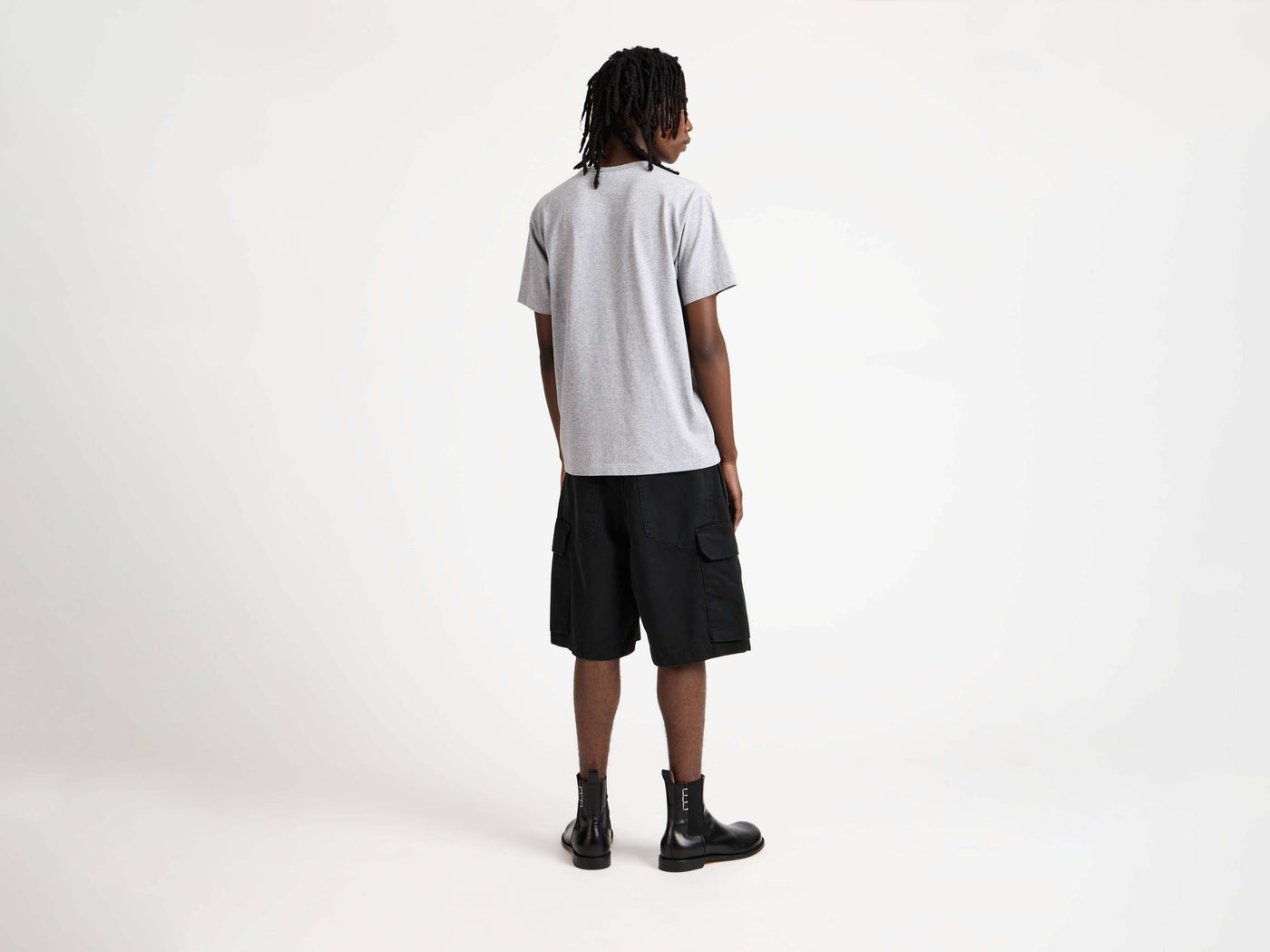 twisted patch pocket short black Model Back 3