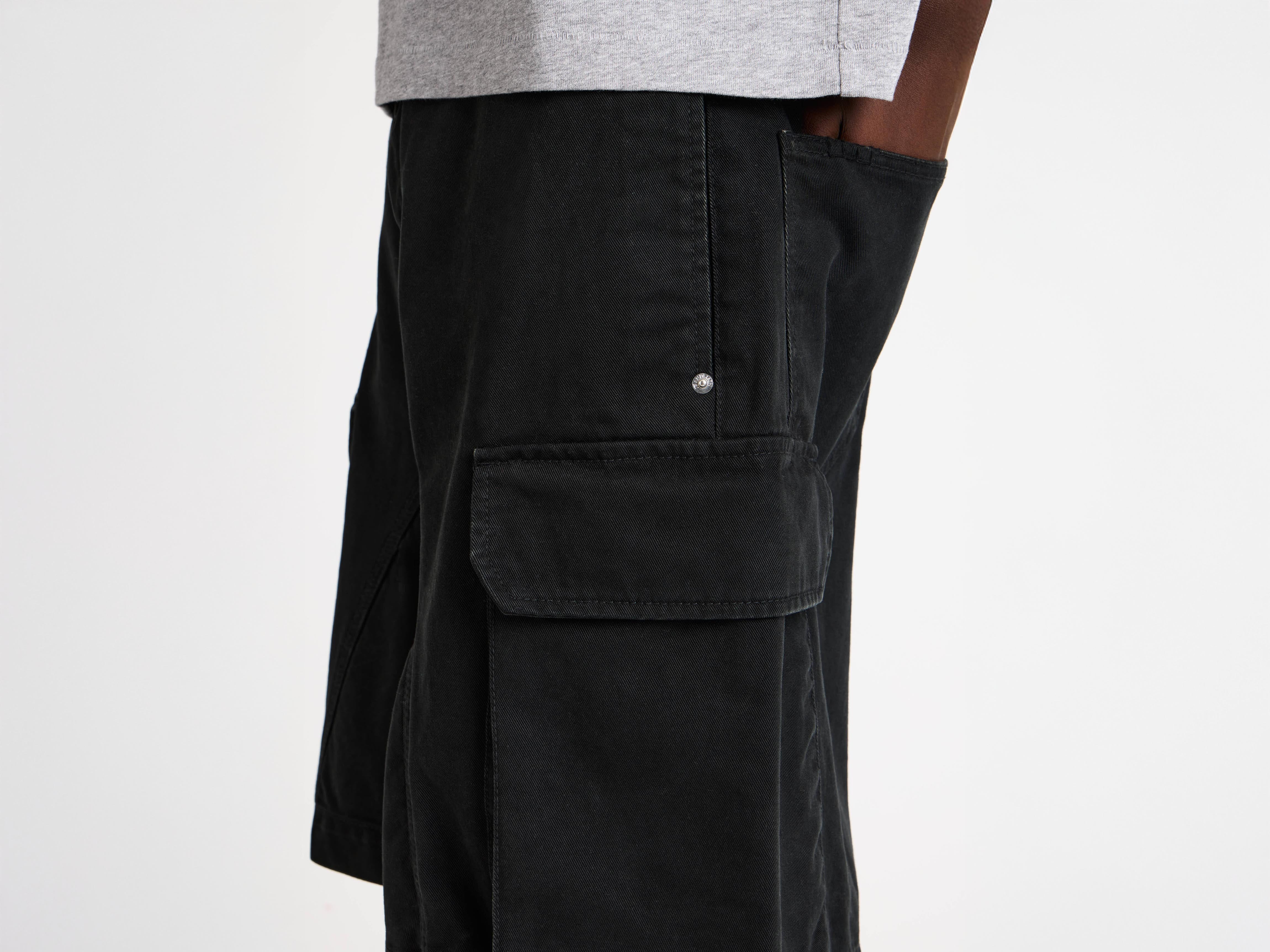 MENS TWISTED PATCH POCKET SHORTS IN BLACK in BLACK