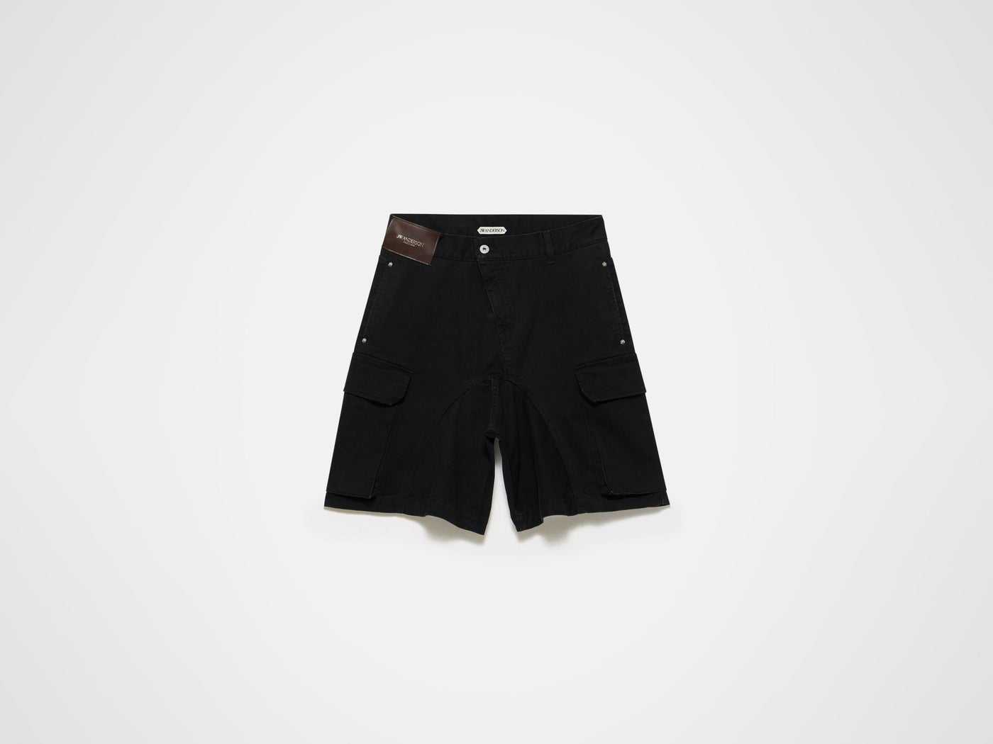 twisted patch pocket short black Product Front 6