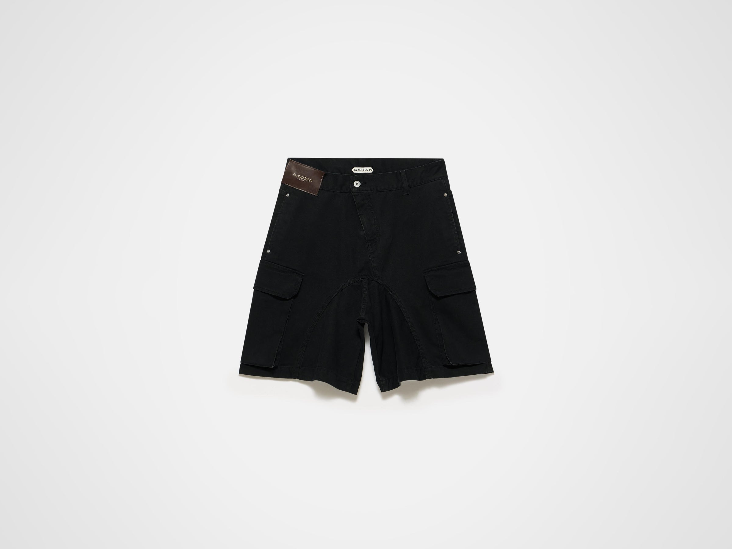 twisted patch pocket short black Product Front 6