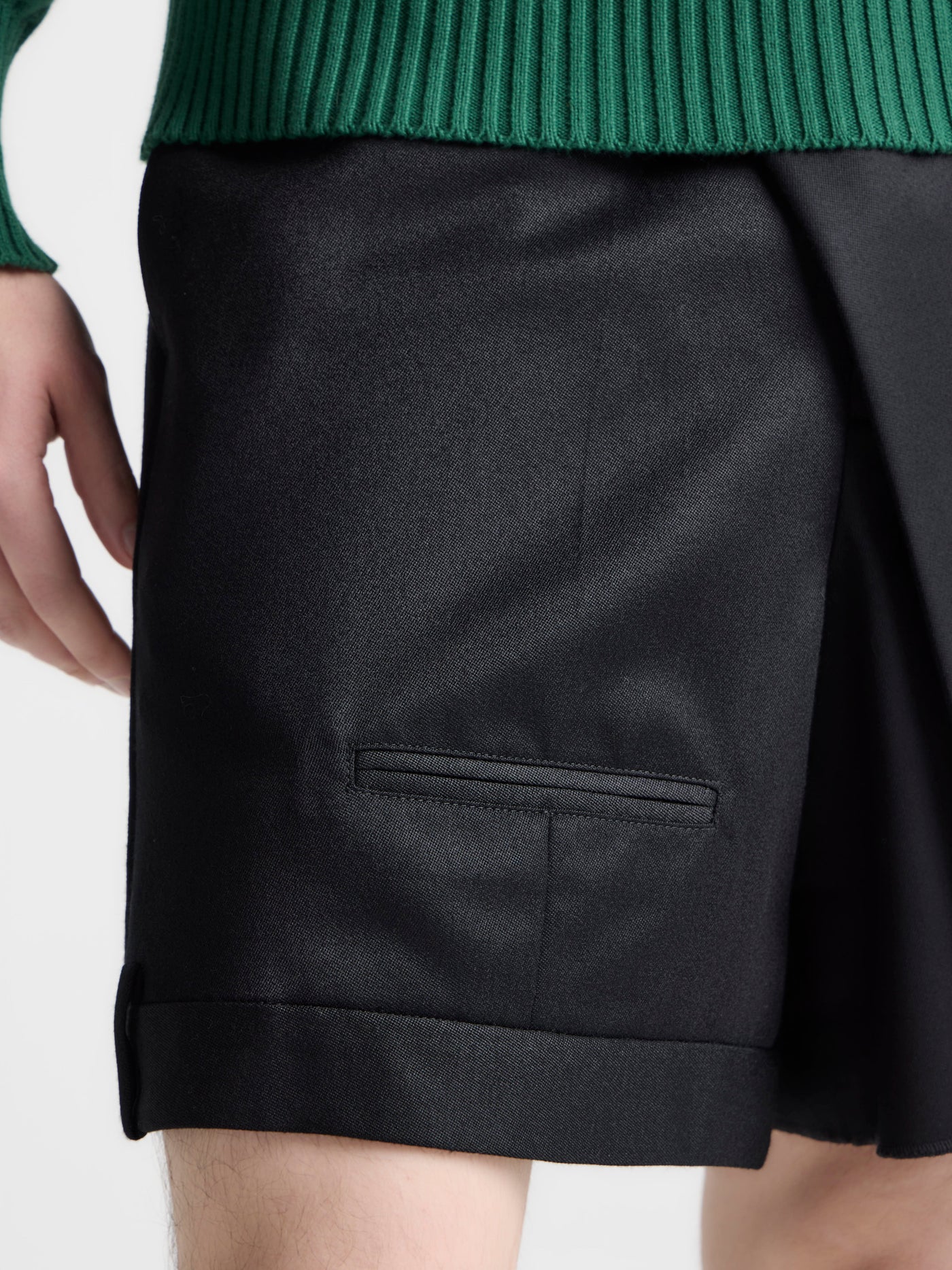 MENS FOLDED SHORTS IN BLACK