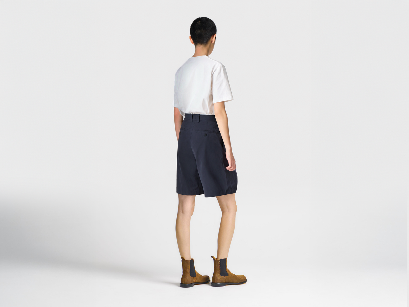 WOMENS TAILORED SHORTS IN NAVY