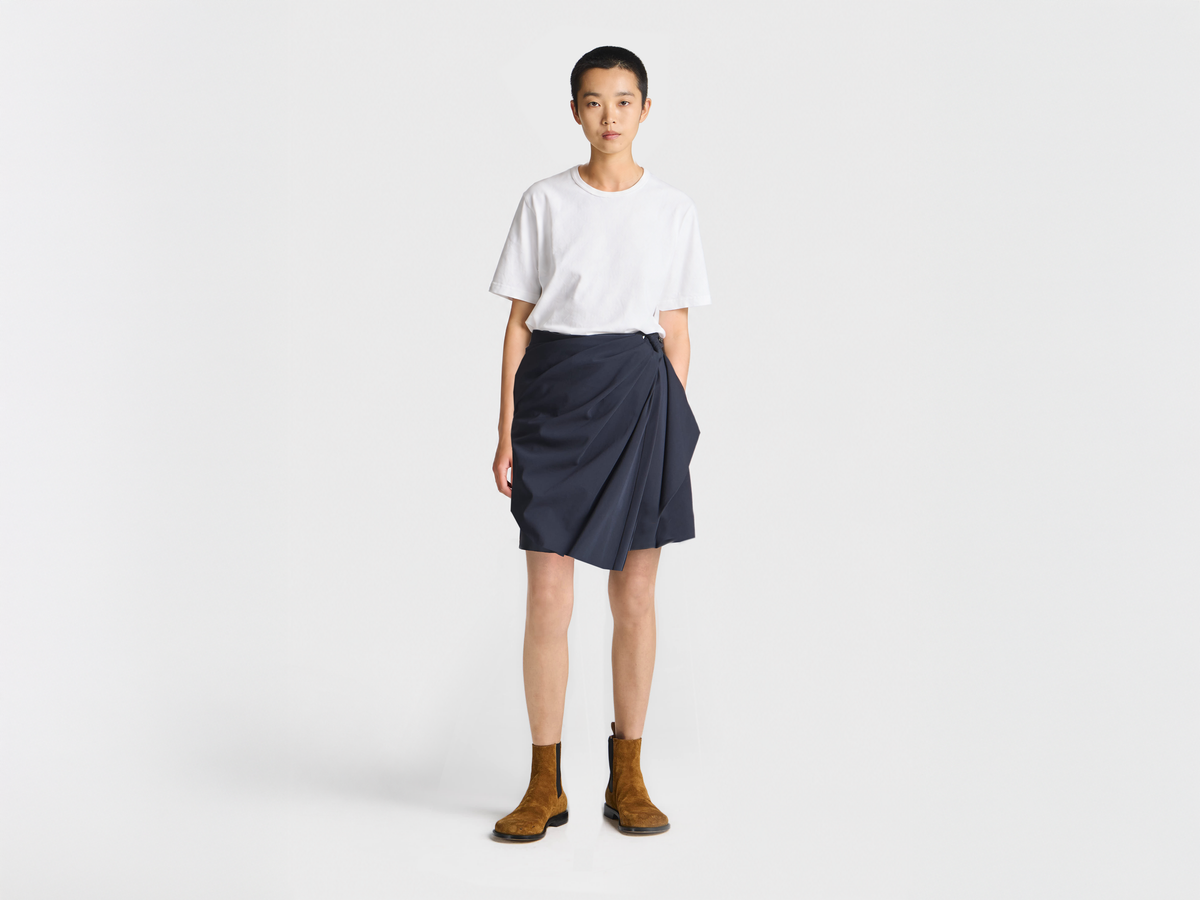 WOMENS TAILORED SHORTS IN NAVY