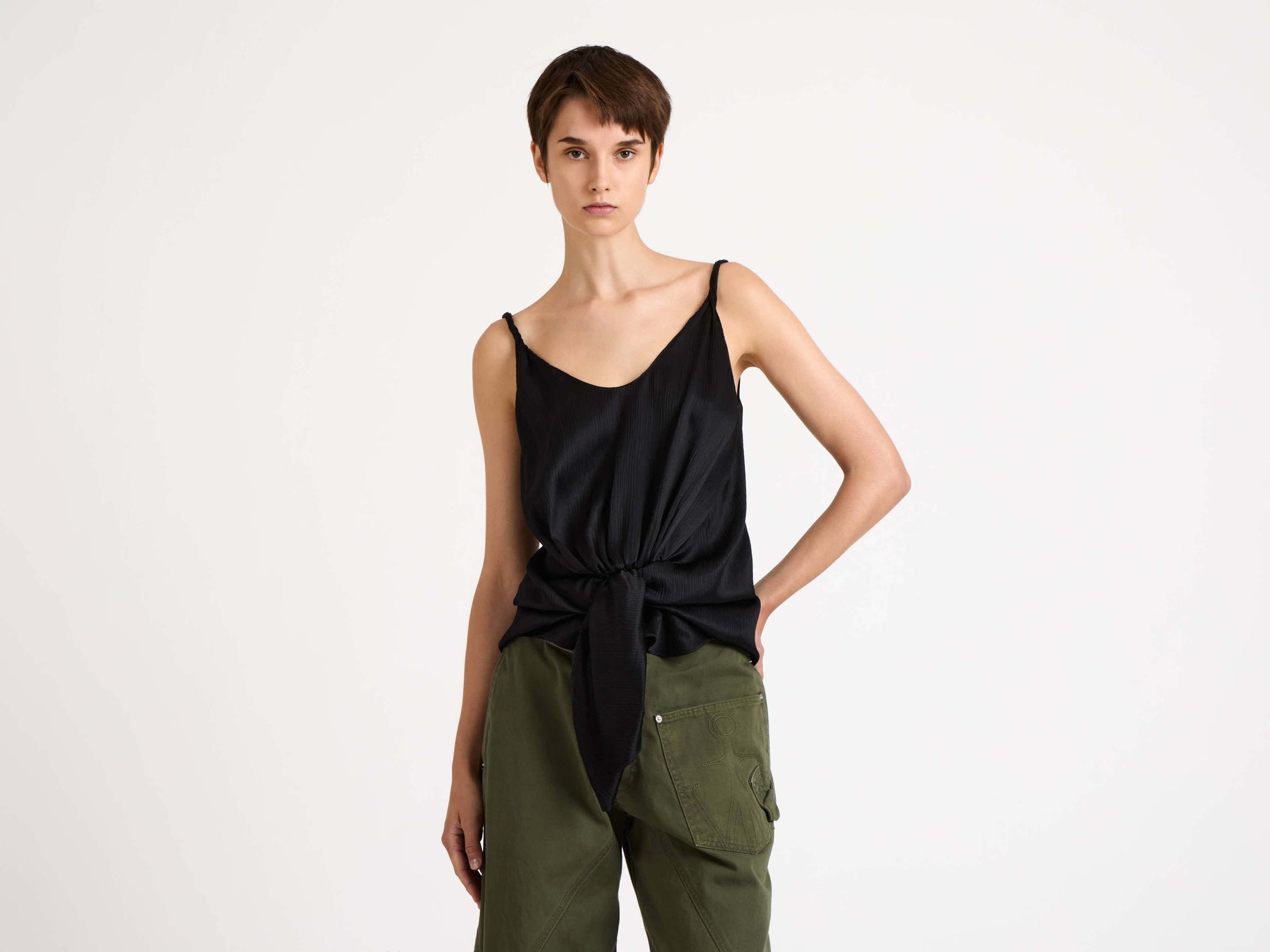 front knot top black Model Detail 2