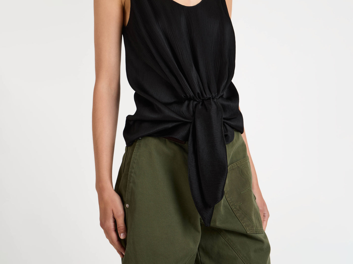 front knot top black Model Front 8